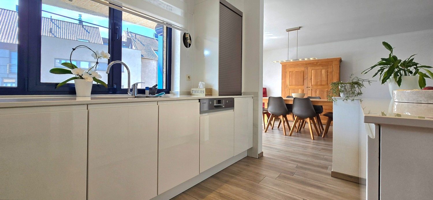 TE KOOP : instapklaar appartement op centrale ligging met 2 slaapkamers en 2 terrassen foto 9
