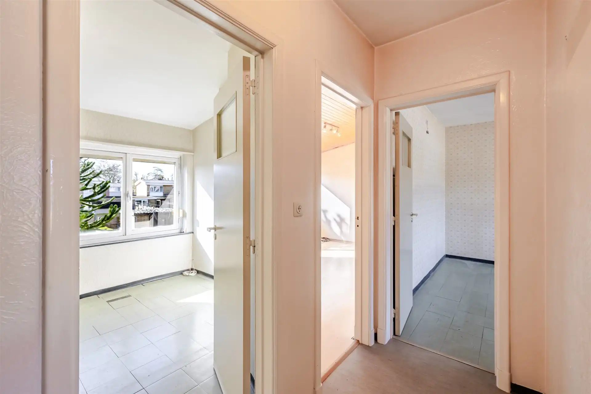 Te renoveren woning met 4 slpk en tuin foto 16