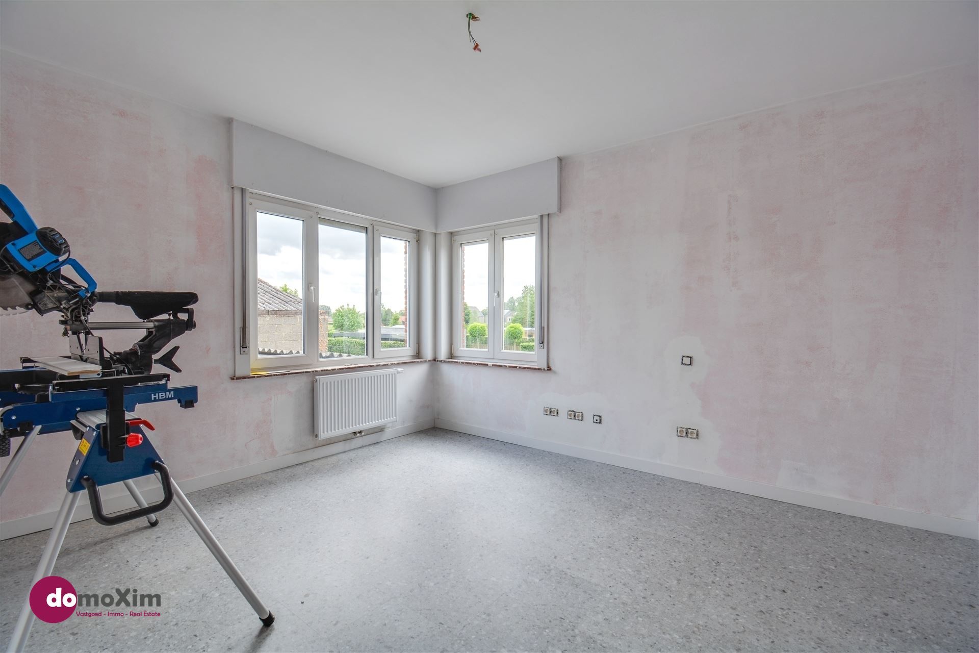 Gerenoveerde woning met loods, stallen en serre op een terrein van 32 are foto 8