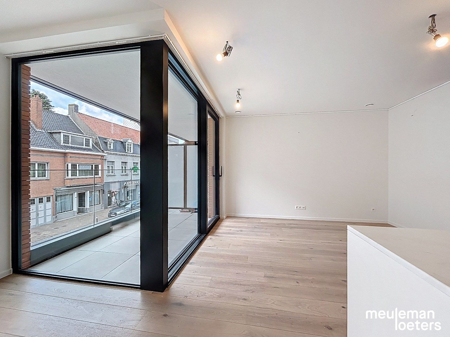 Nieuwbouw appartement met terras en garage foto 3