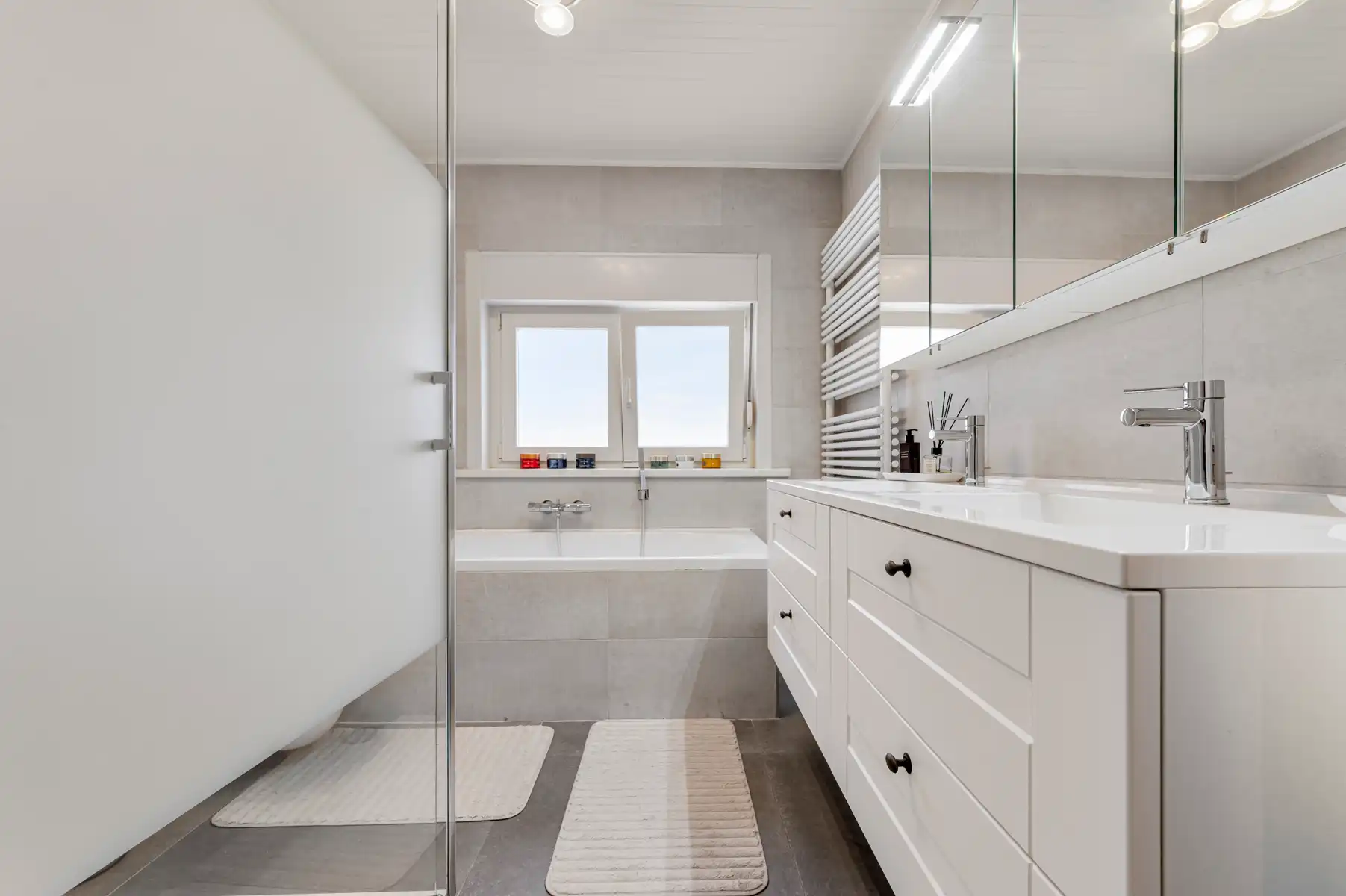 Instapklare woning met 4 slaapkamers op toplocatie foto 13
