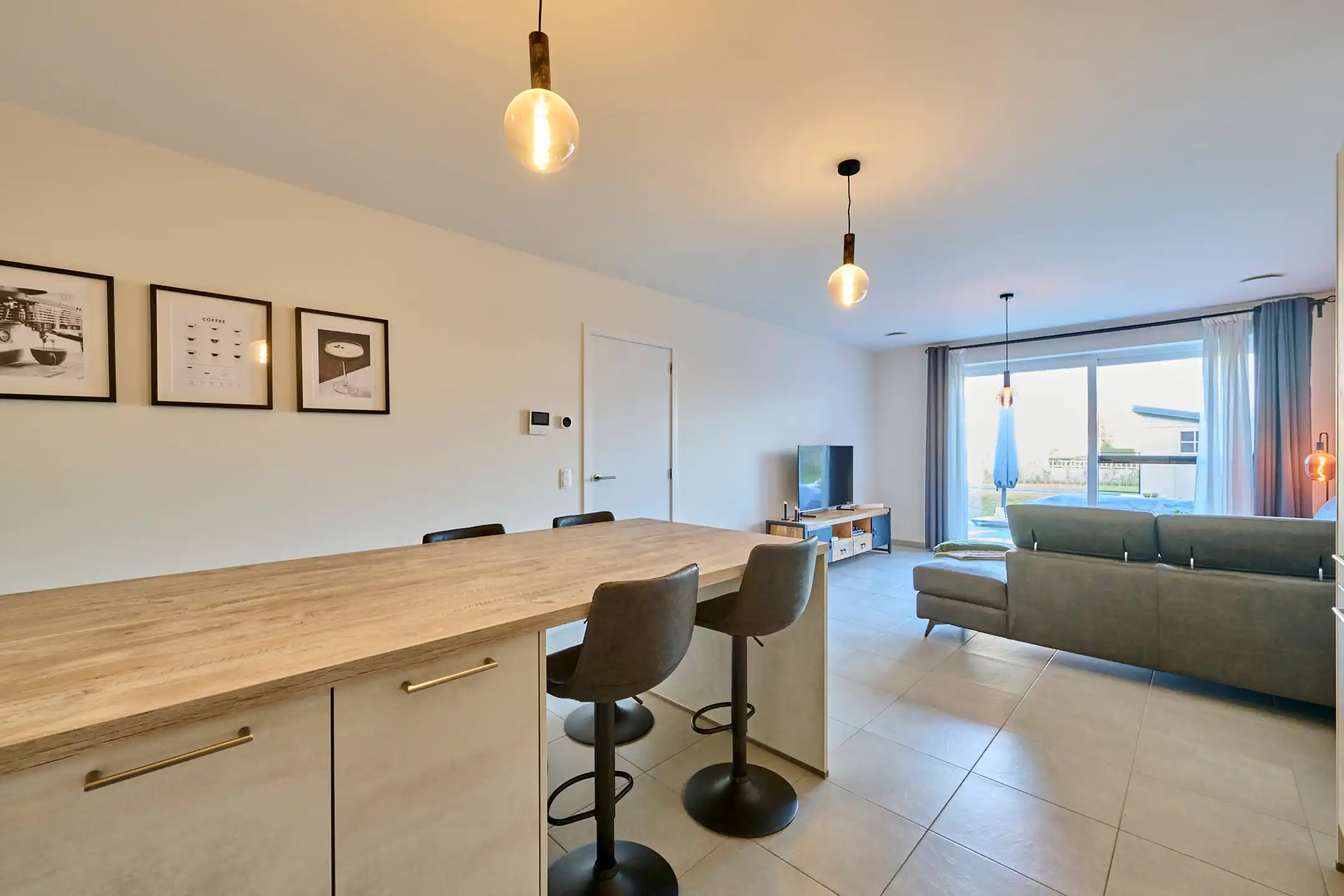 INSTAPKLAAR GELIJKVLOERS 1 SLAAPKAMER APPARTEMENT foto 4