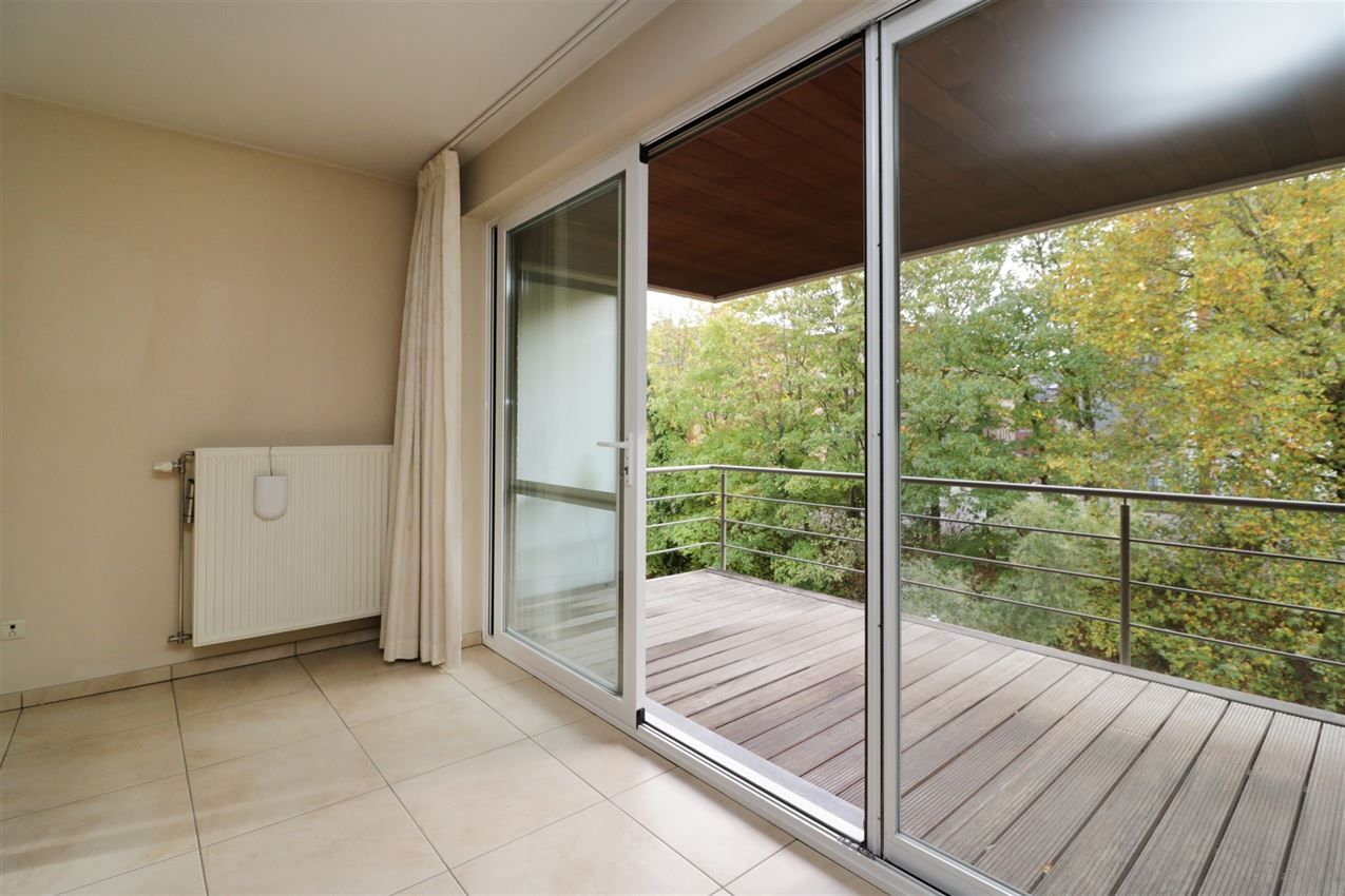 Appartement met 2 slpk., autostaanplaats en terras in centrum Aarschot foto 4