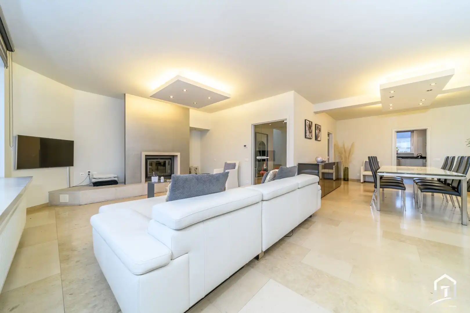 Exclusief duplex-appartement te koop nabij centrum Aalst foto {{pictureIndex}}