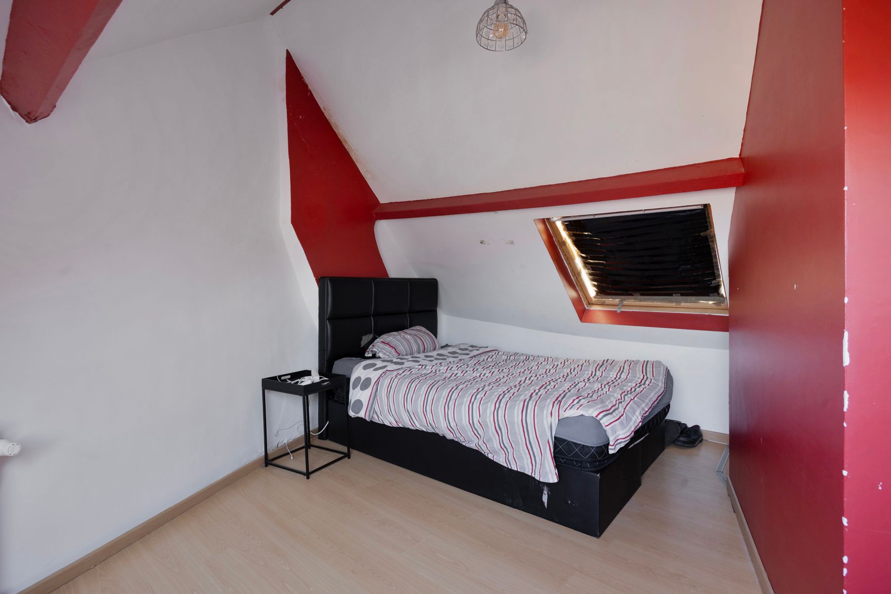 Instapklare halfopen bebouwing met vijf slaapkamers foto 19