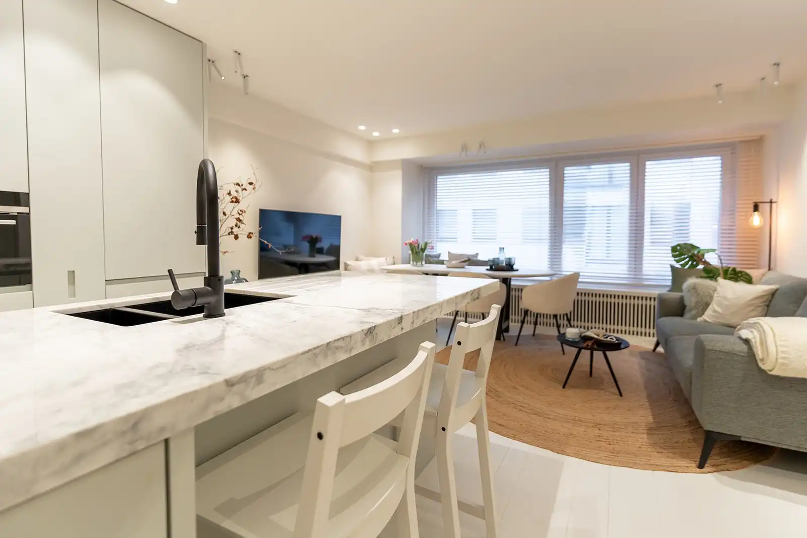 Leuk gerenoveerd appartement met zijdelings zeezicht gelegen vlakbij de Kustlaan. foto 3