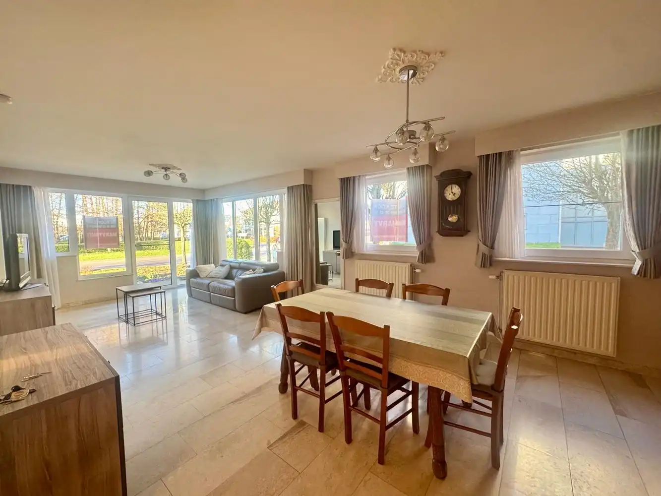 INSTAPKLAAR GELIJKVLOERS APPARTEMENT (H.O.B) foto 2