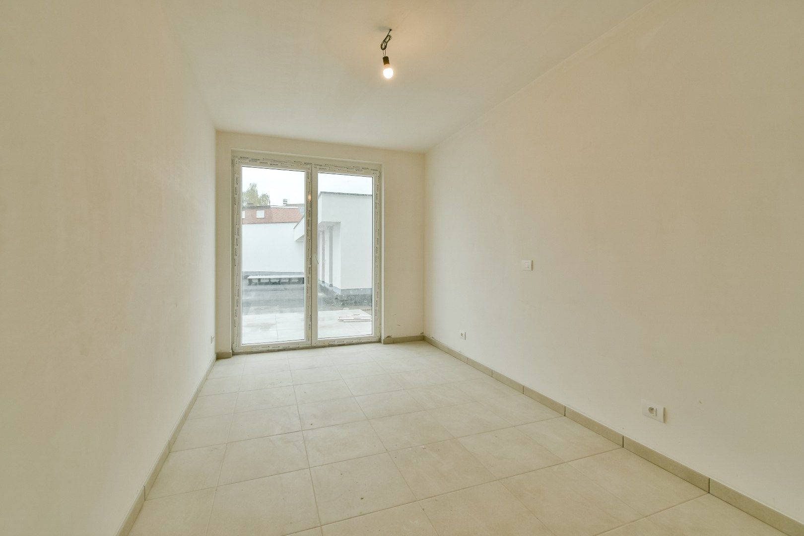 Gelijkvloerse appartement te huur in centrum Torhout! foto 4