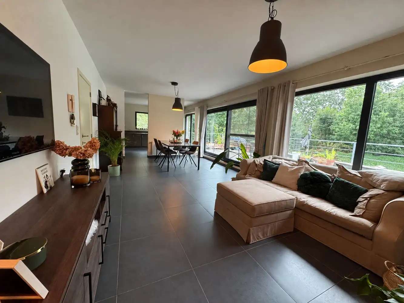 Verrassend ruim wonen met drie slaapkamers, hobbyruimte, garage én een heerlijk terras foto 3
