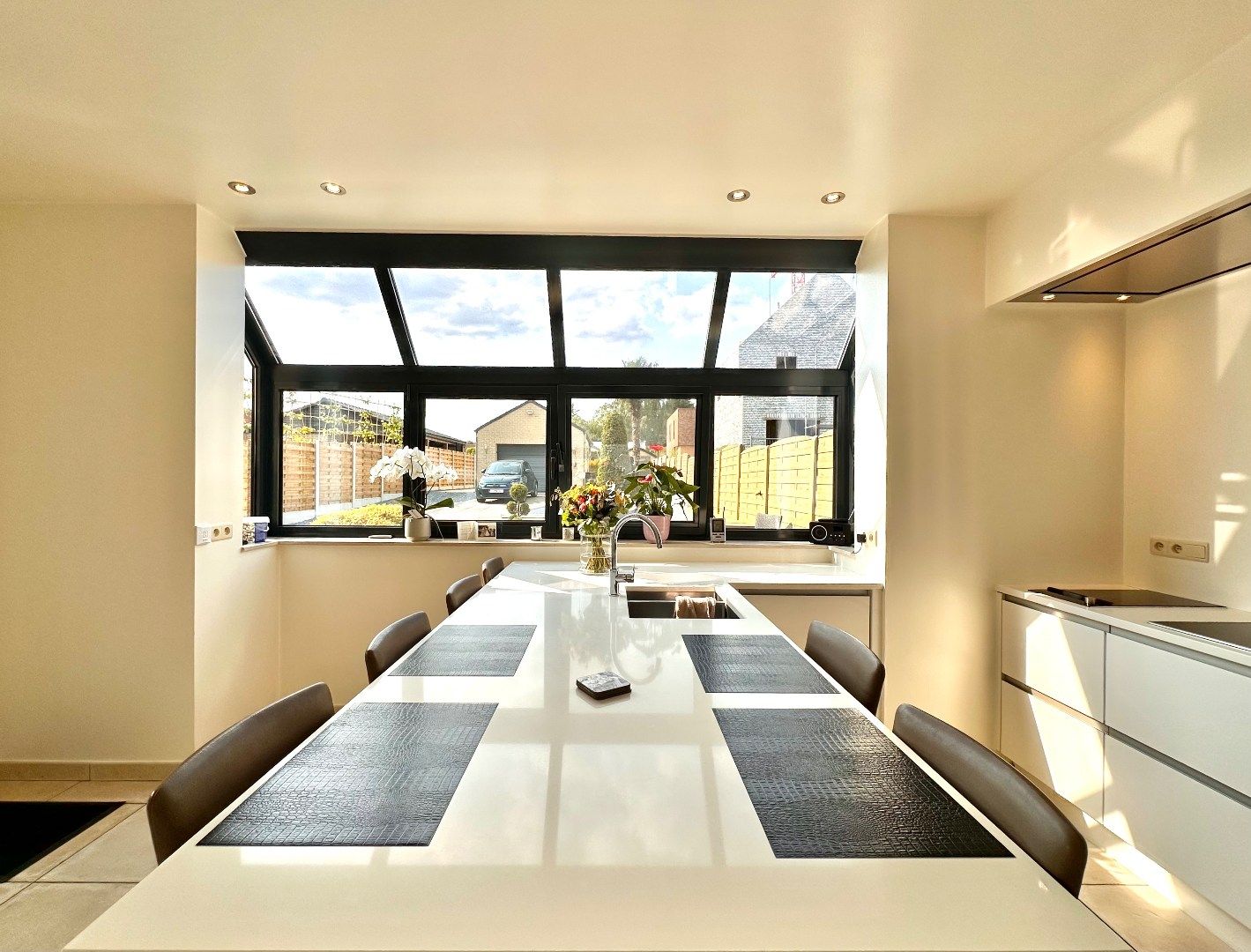 Zeer ruime, moderne gezinswoning op toplocatie in Tongeren foto 12