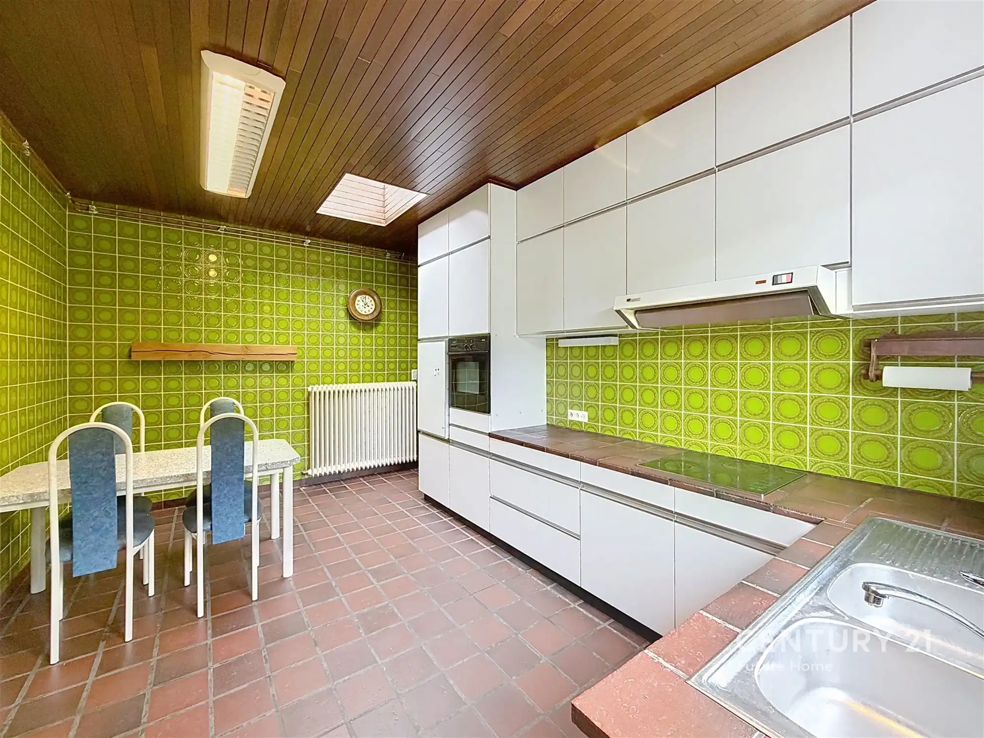 Karaktervolle architecturale woning met veel potentieel foto 12