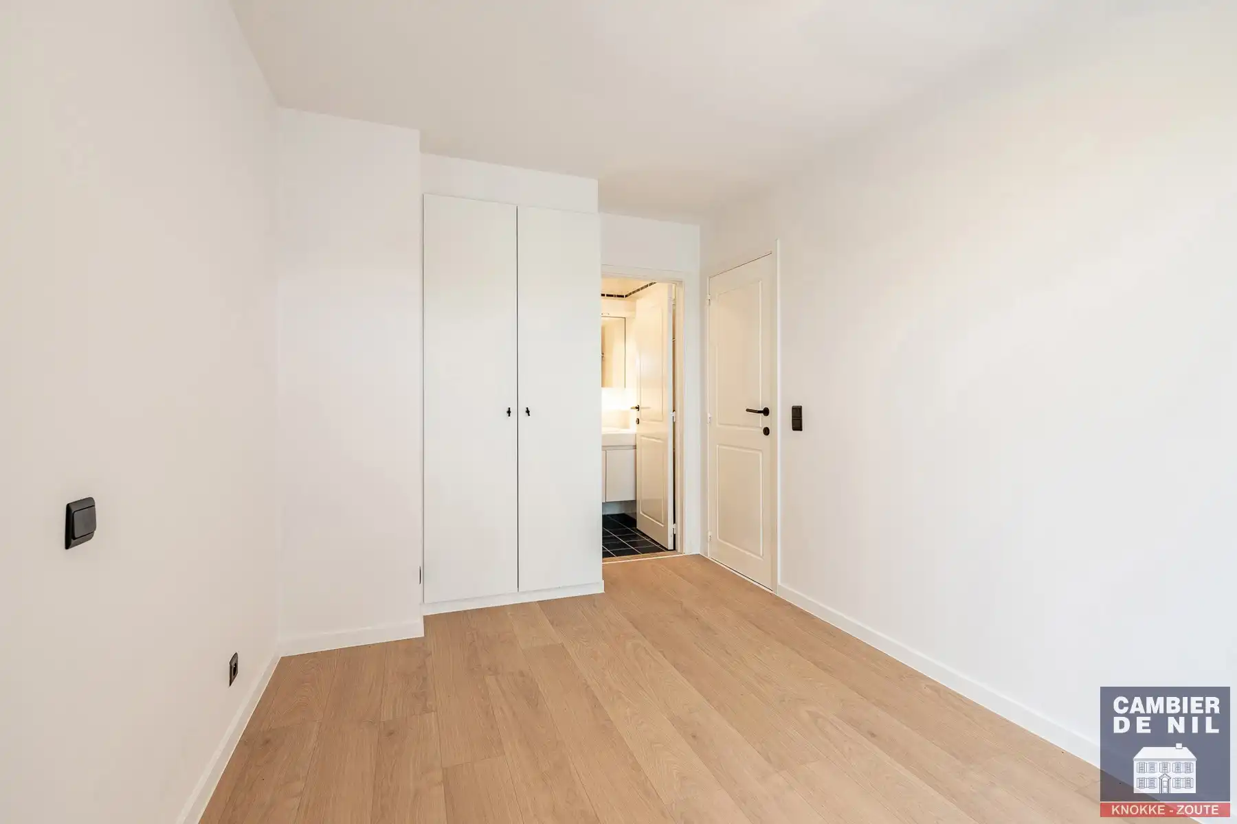 Ruim, ongemeubeld hoekappartement nabij het Albertplein  foto 12