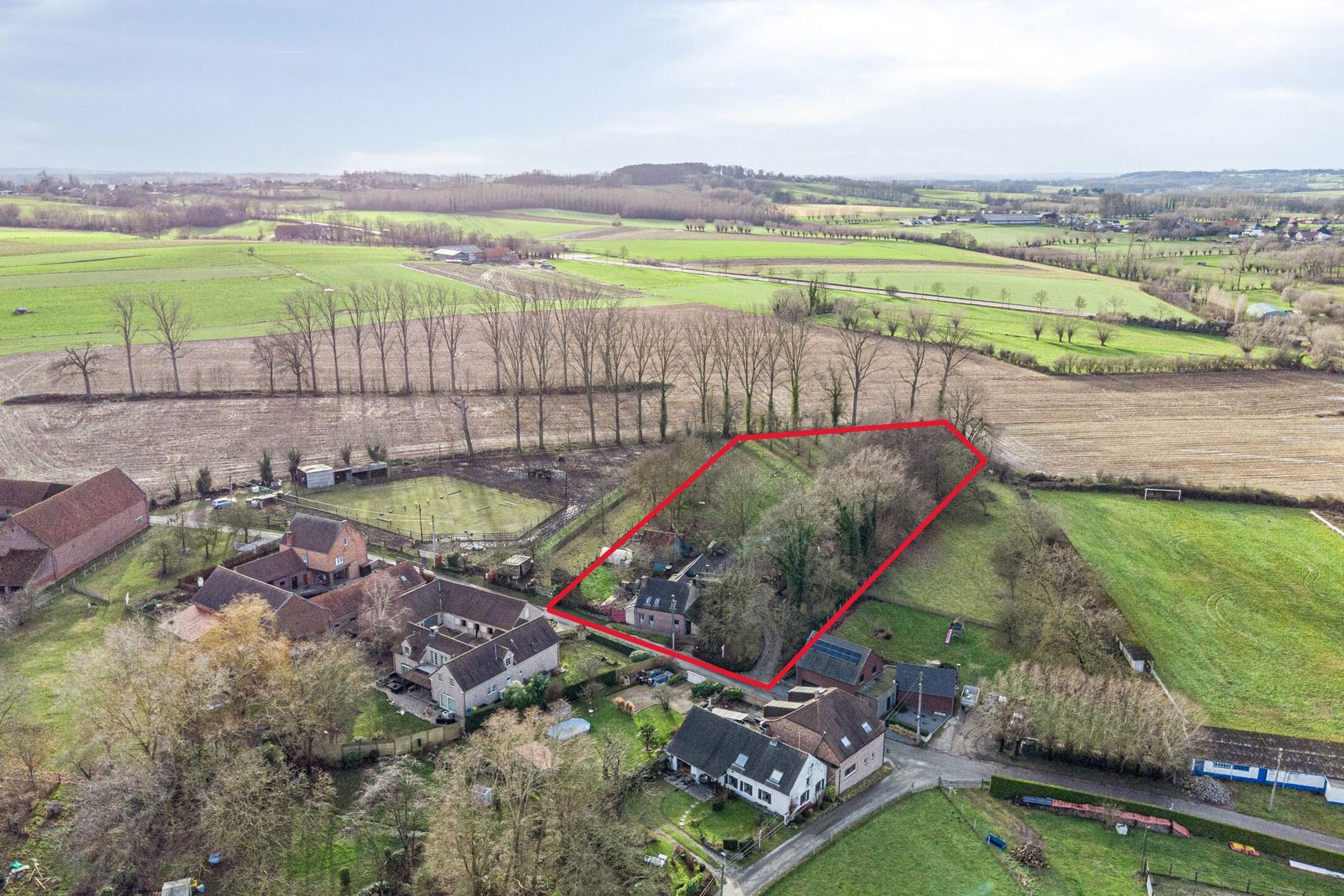 Hoofdfoto van de publicatie: Open bebouwing op 8035 m² met idyllische ligging