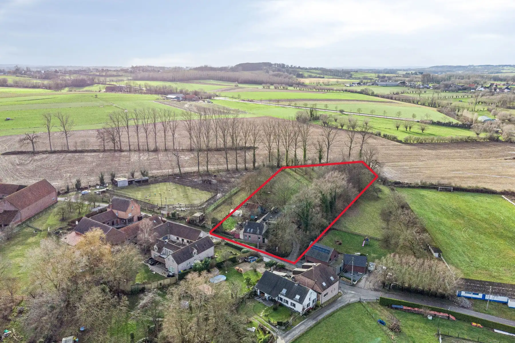 Hoofdfoto van de publicatie: Open bebouwing op 8035 m² met idyllische ligging