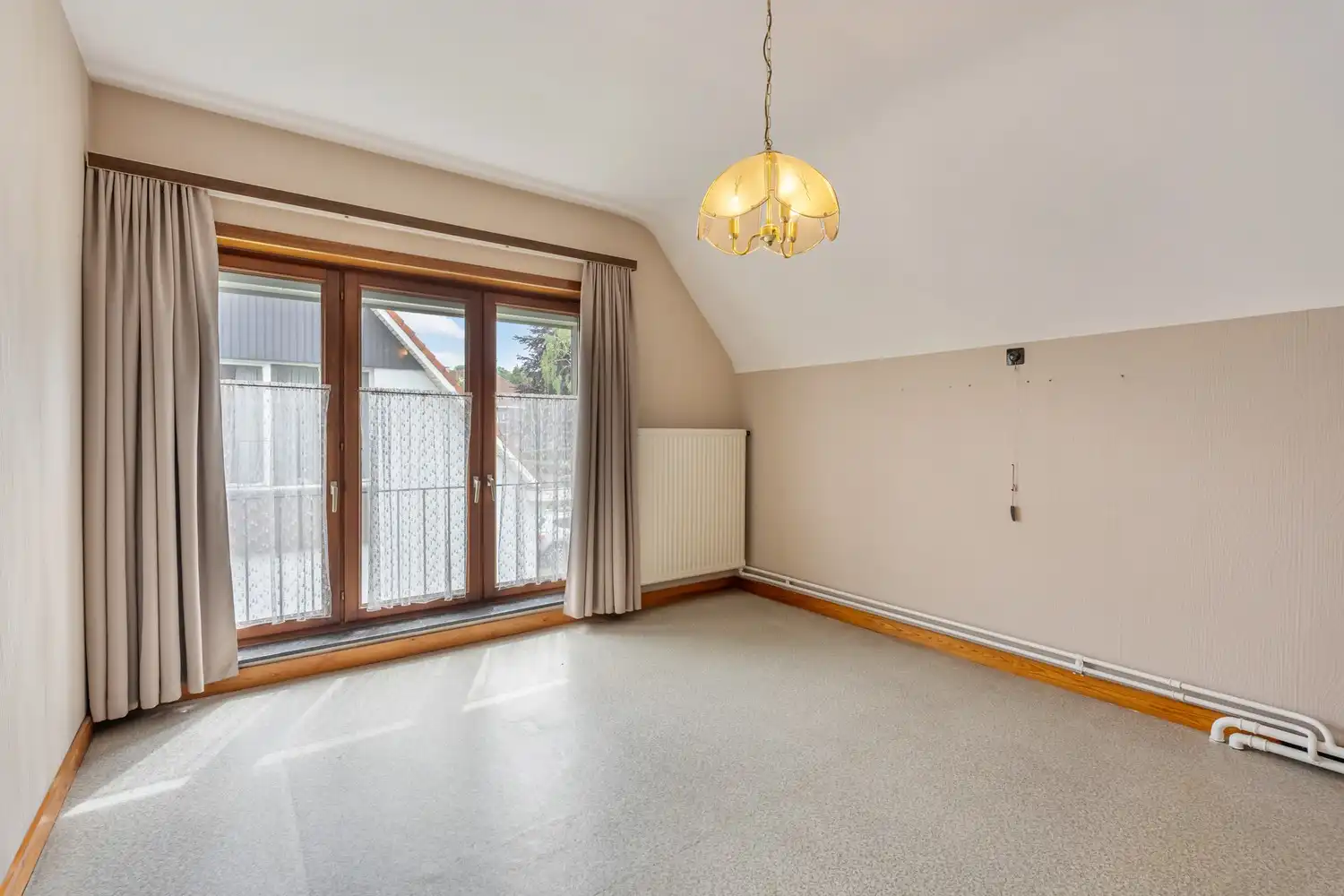 Goed gelegen woning met 4 slaapkamers, een garage en een diepe tuin in een verkeersluwe straat te Kessel-Lo! foto 16