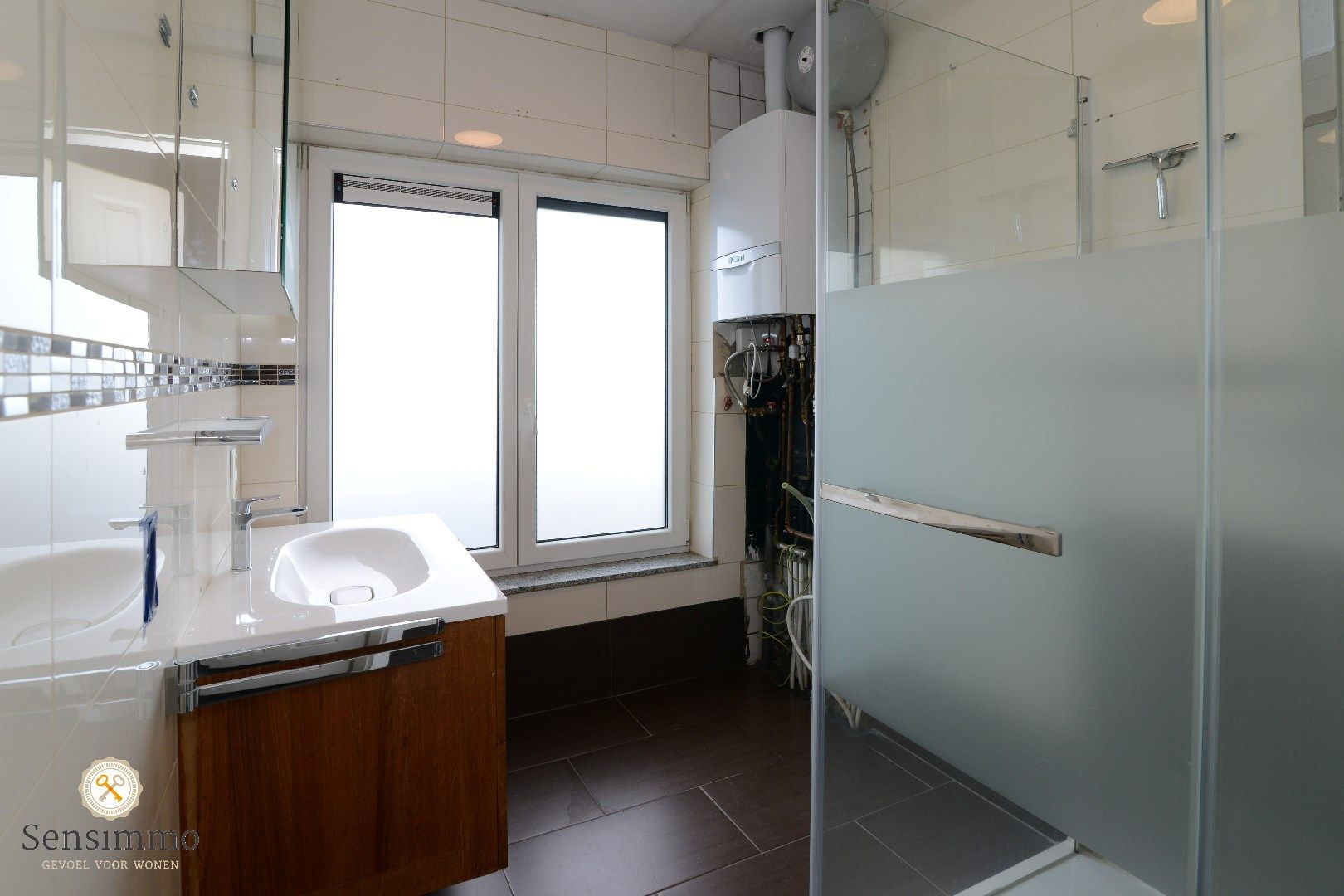 Ruim appartement met 3 slaapkamers te Genk met garagebox foto 9