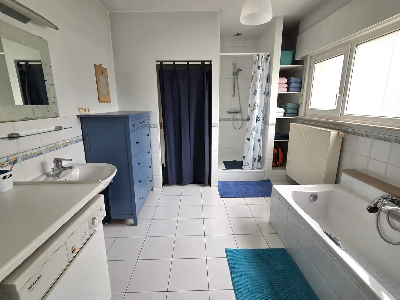 Ruime woning met 3 ruime slaapkamers en bureau, grote zolder en achterliggend weiland foto 15