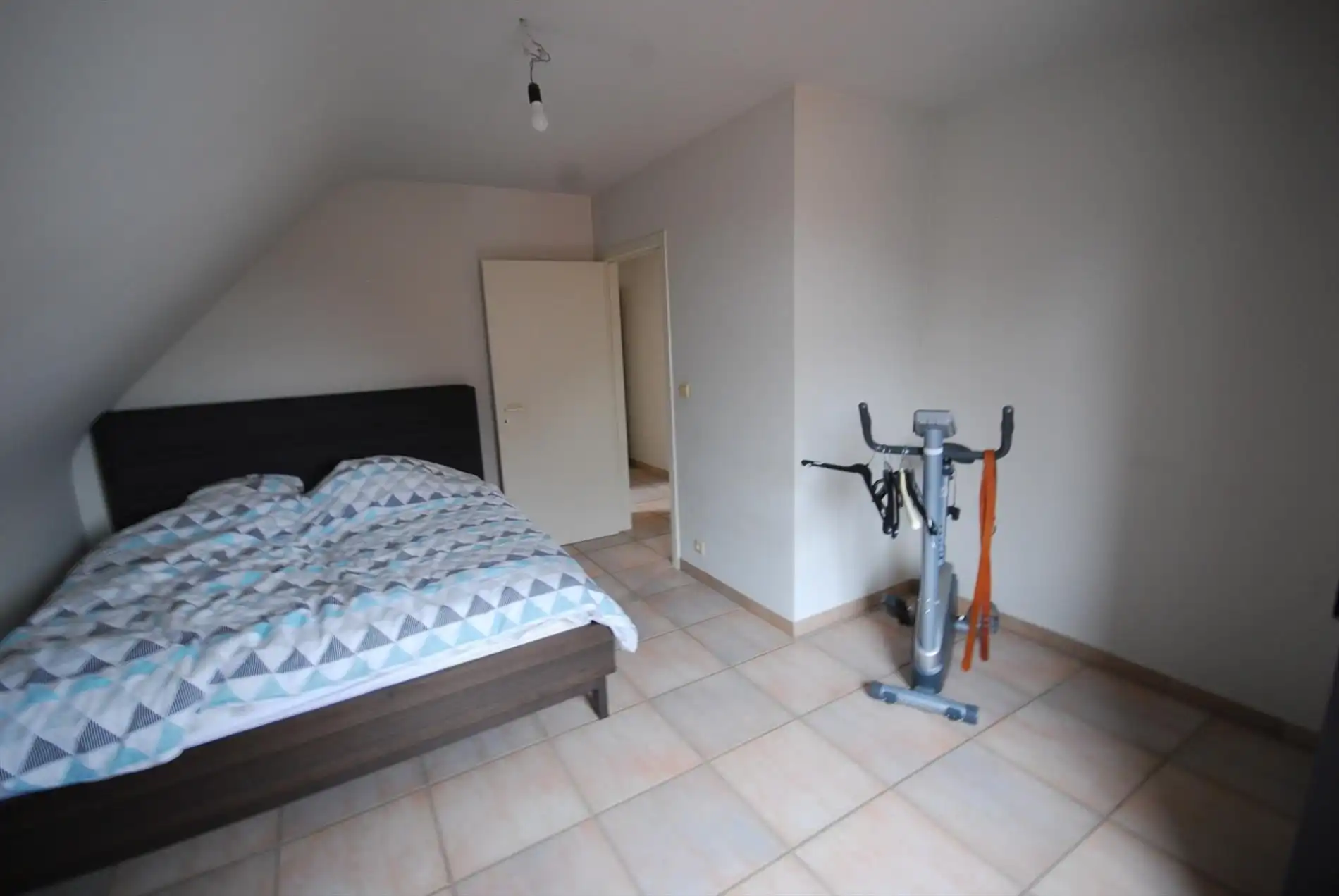 RUIM APPARTEMENT MET ONDERGRONDSE AUTOSTAANPLAATS foto 9