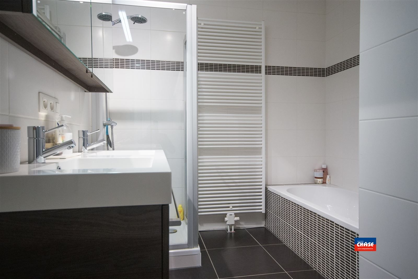 Appartement met 2 slpks, tuin en 2 P foto 9