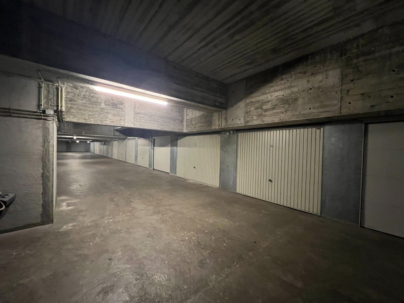 Makkelijk toegankelijke garagebox ter hoogte van Glacier de la Post in Duinbergen foto 3