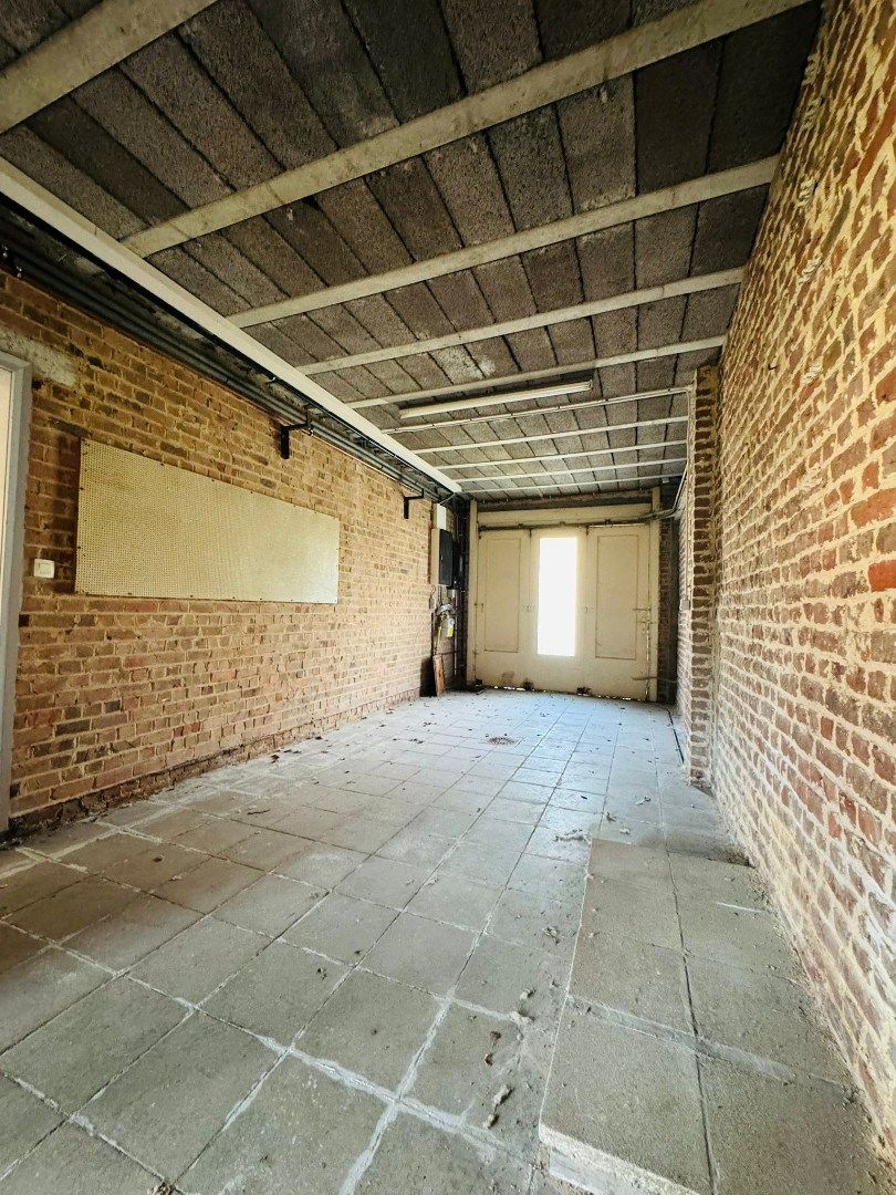 Te renoveren handelswoning op 3239 m² te koop inclusief aangrenzende bouwgrond foto 4