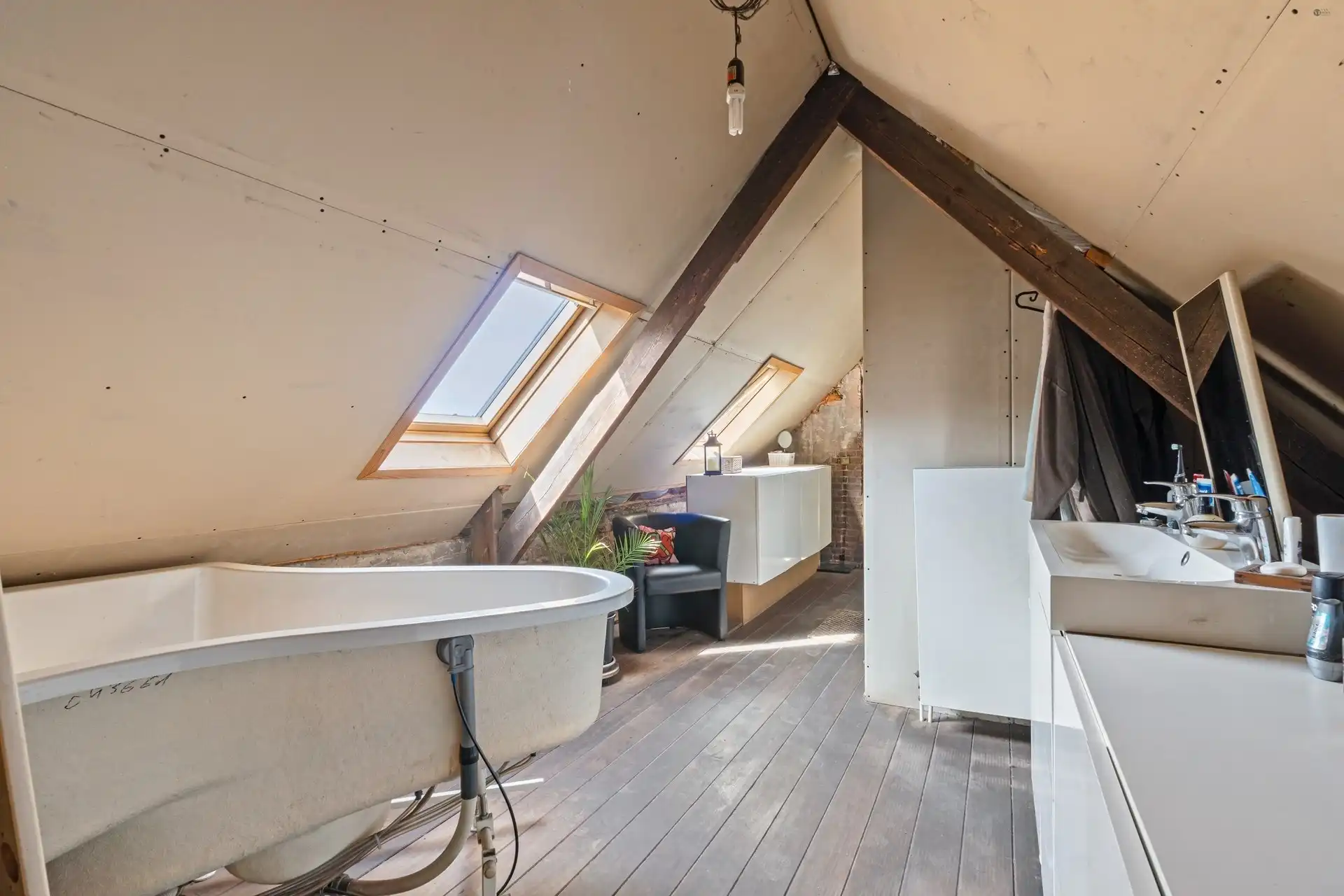 verder af te werken woning met grote garage foto 13