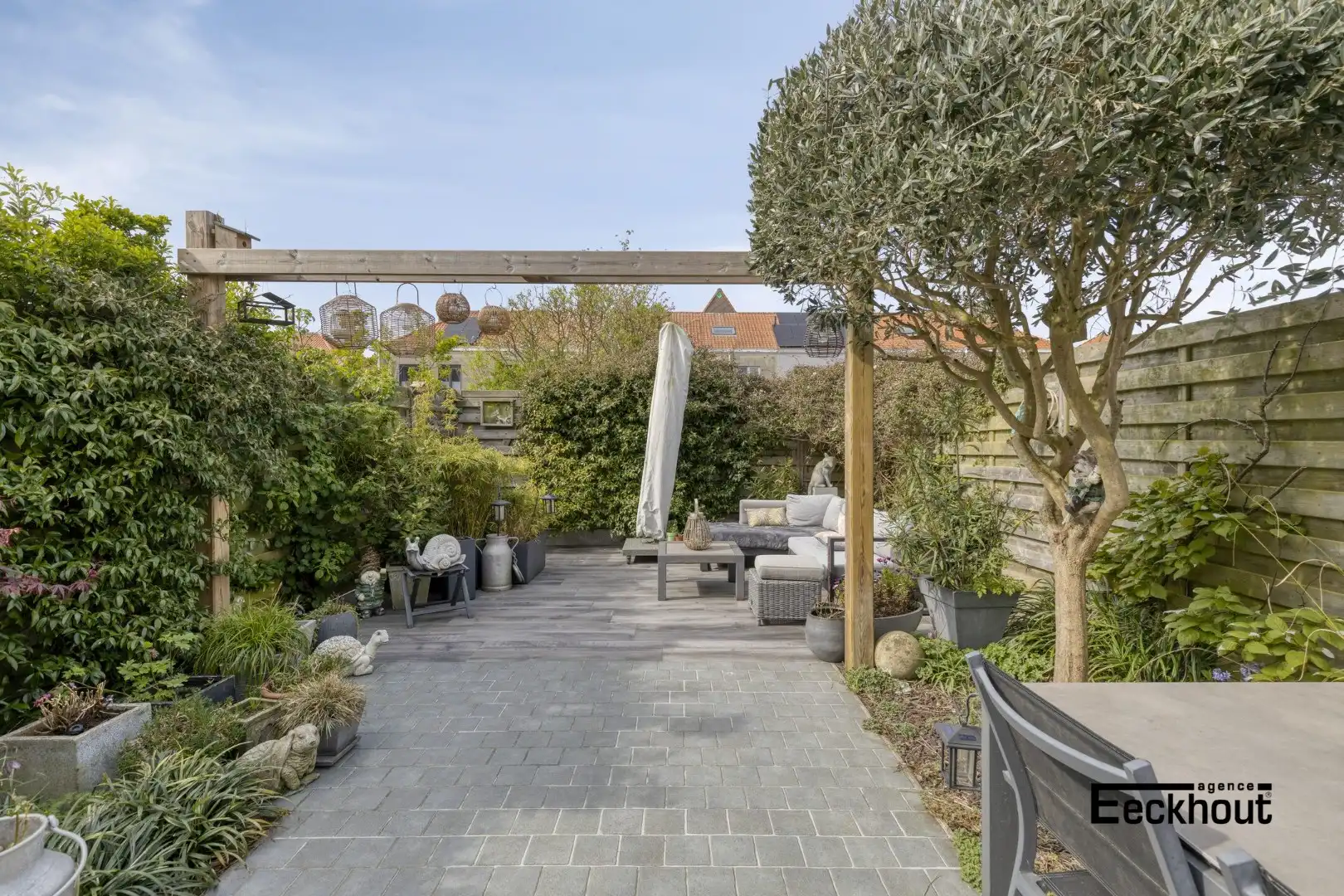 Instapklare woning met handelsruimte en met zonnige tuin! foto 3