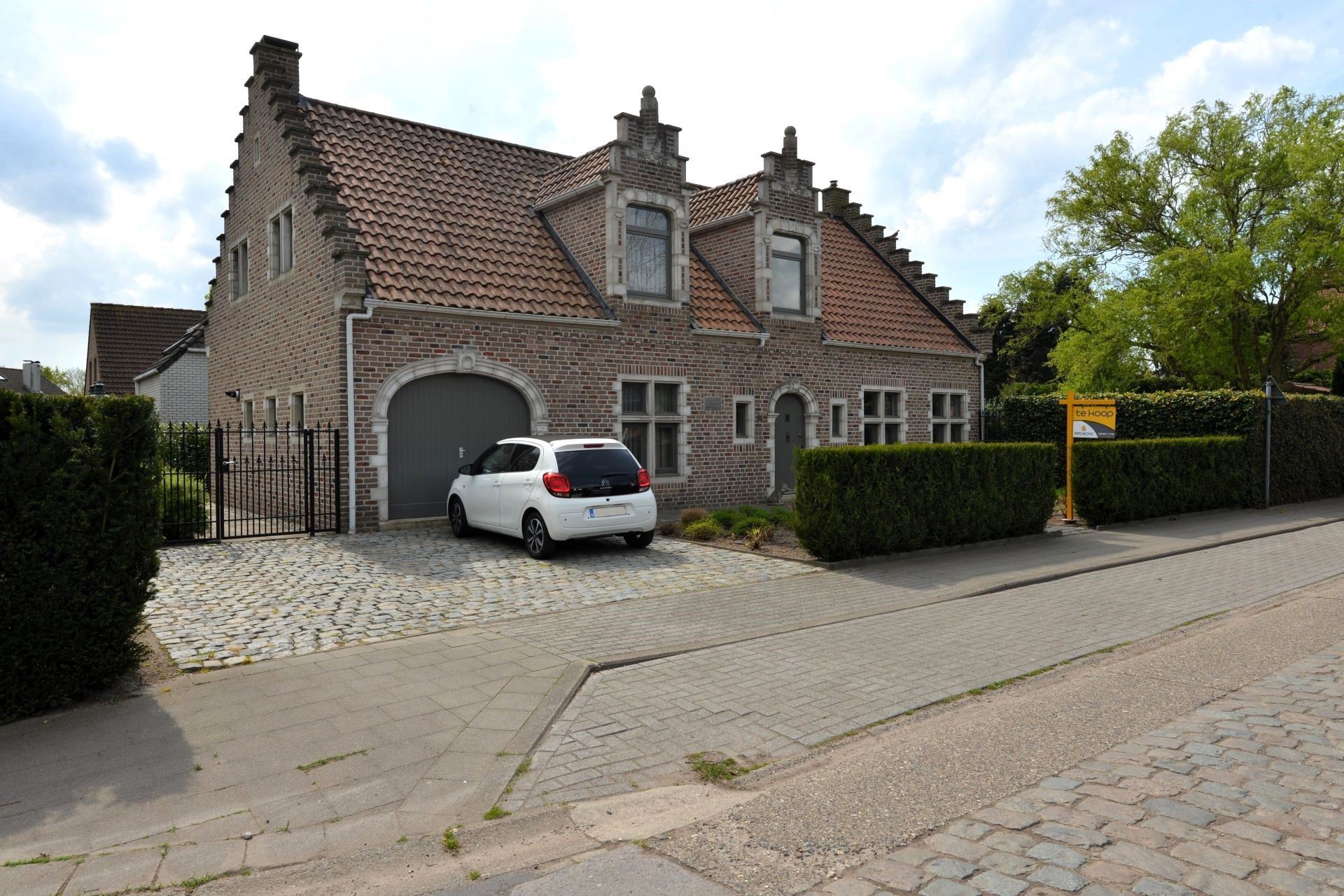 Villa foto {{pictureIndex}}