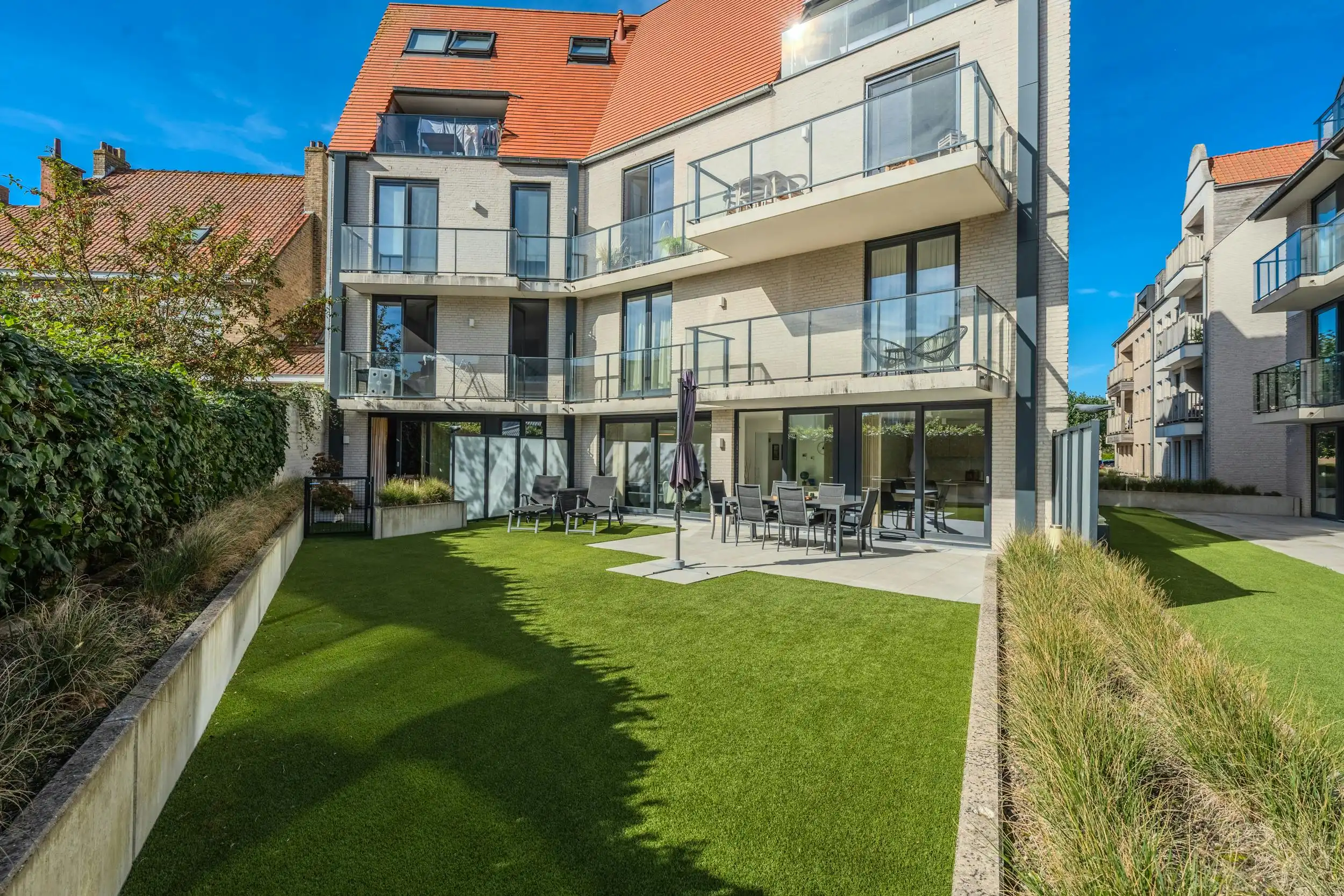 Recent appartement met twee slaapkamers en zonnige tuin foto 14