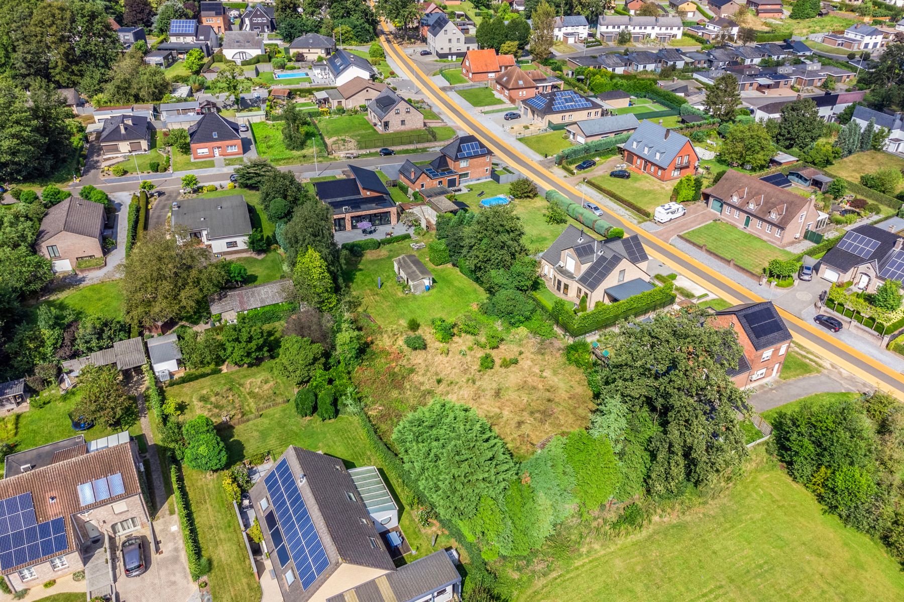 ZEER RUIME GERONOVEERDE WONING MET ZONNEPANELEN OP 2700m² foto 9