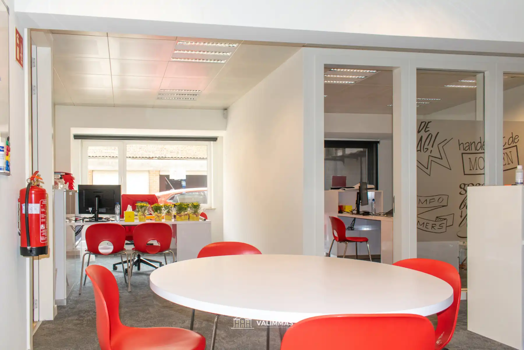 Commercieel gelegen gelijkvloerse kantoor- of handelsruimte  foto 9