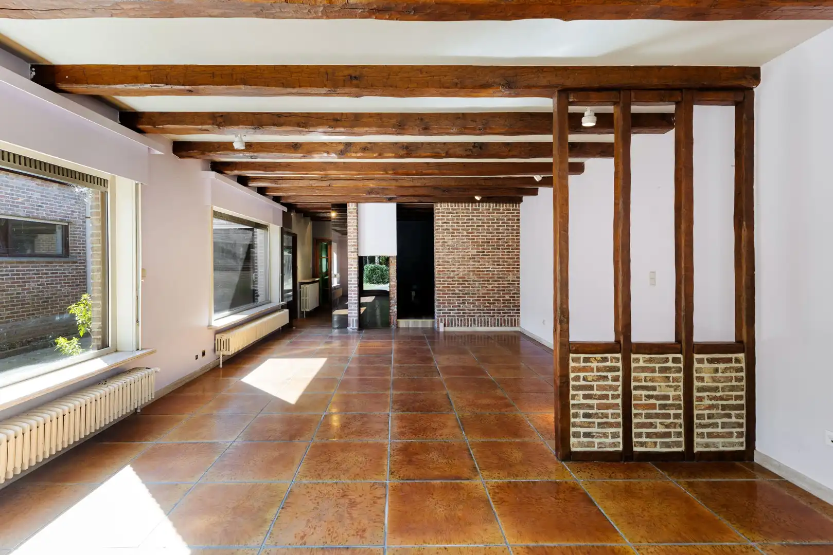 Ruime gezinswoning met 6 slaapkamers foto 4