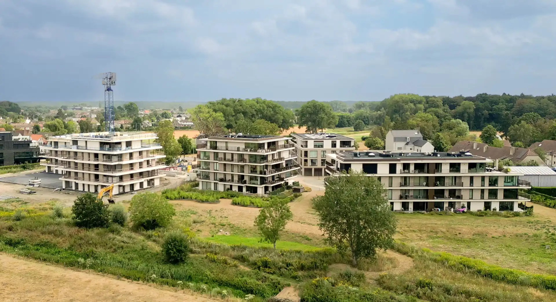 Hoogwaardig afgewerkt appartement op de derde verdieping met panoramisch zicht, terras, autostaanplaats en berging. foto 27