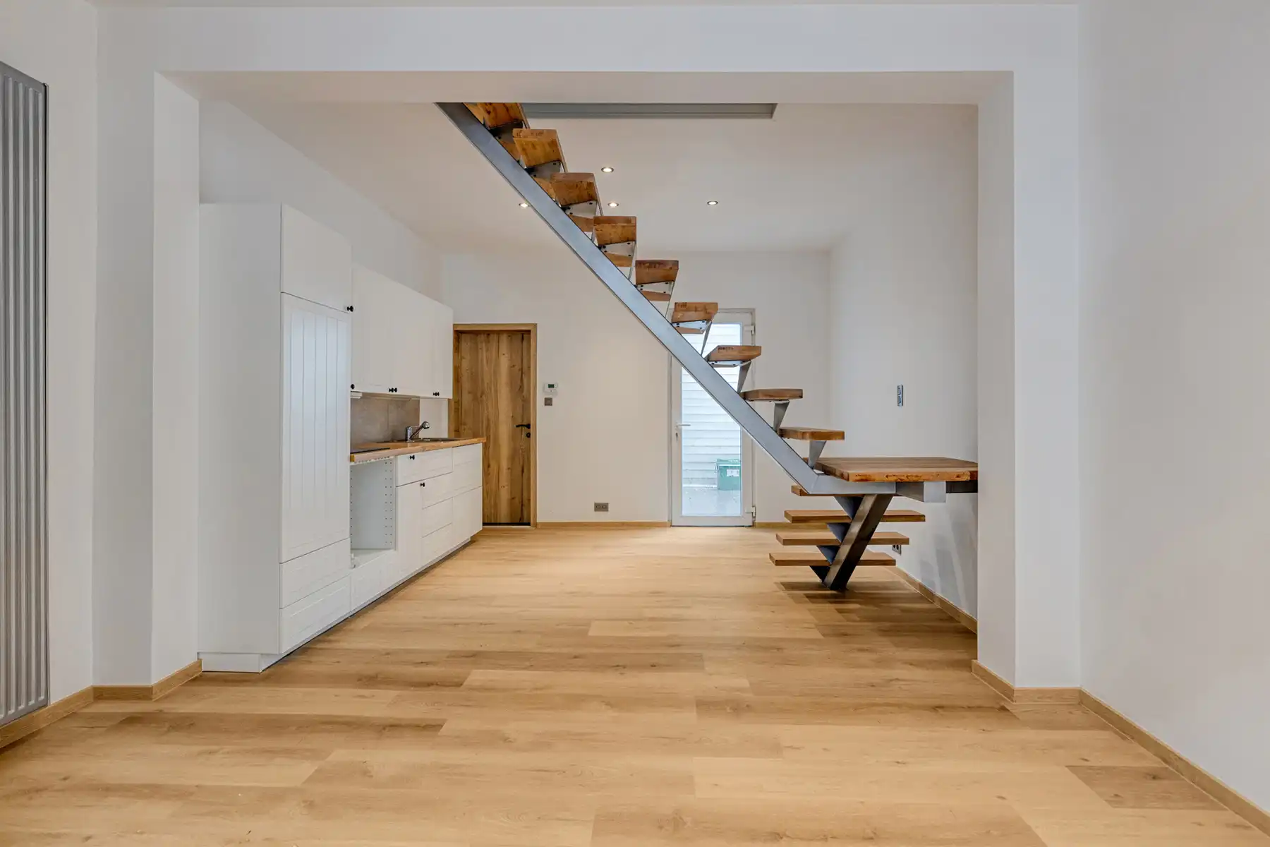 Gerenoveerde rijwoning met 3 slaapkamers in het centrum  foto 3