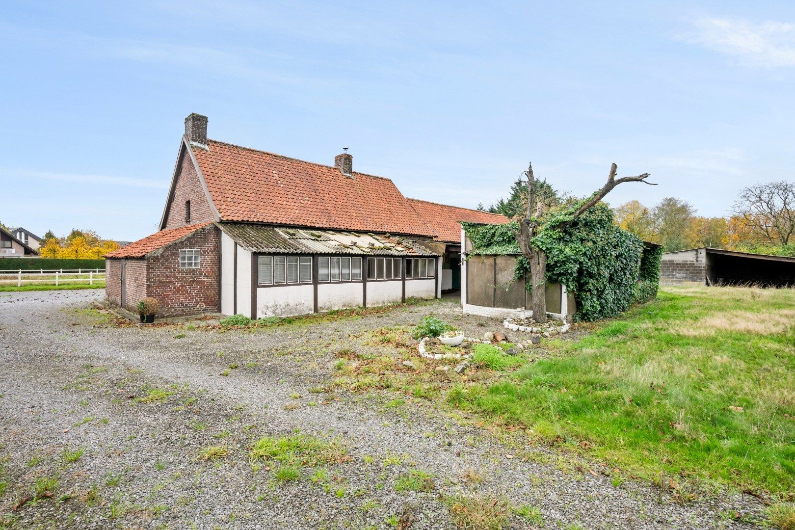 Te renoveren hoeve met prachtig landelijk verzicht in de Kapelhoek in Roeselare foto 8