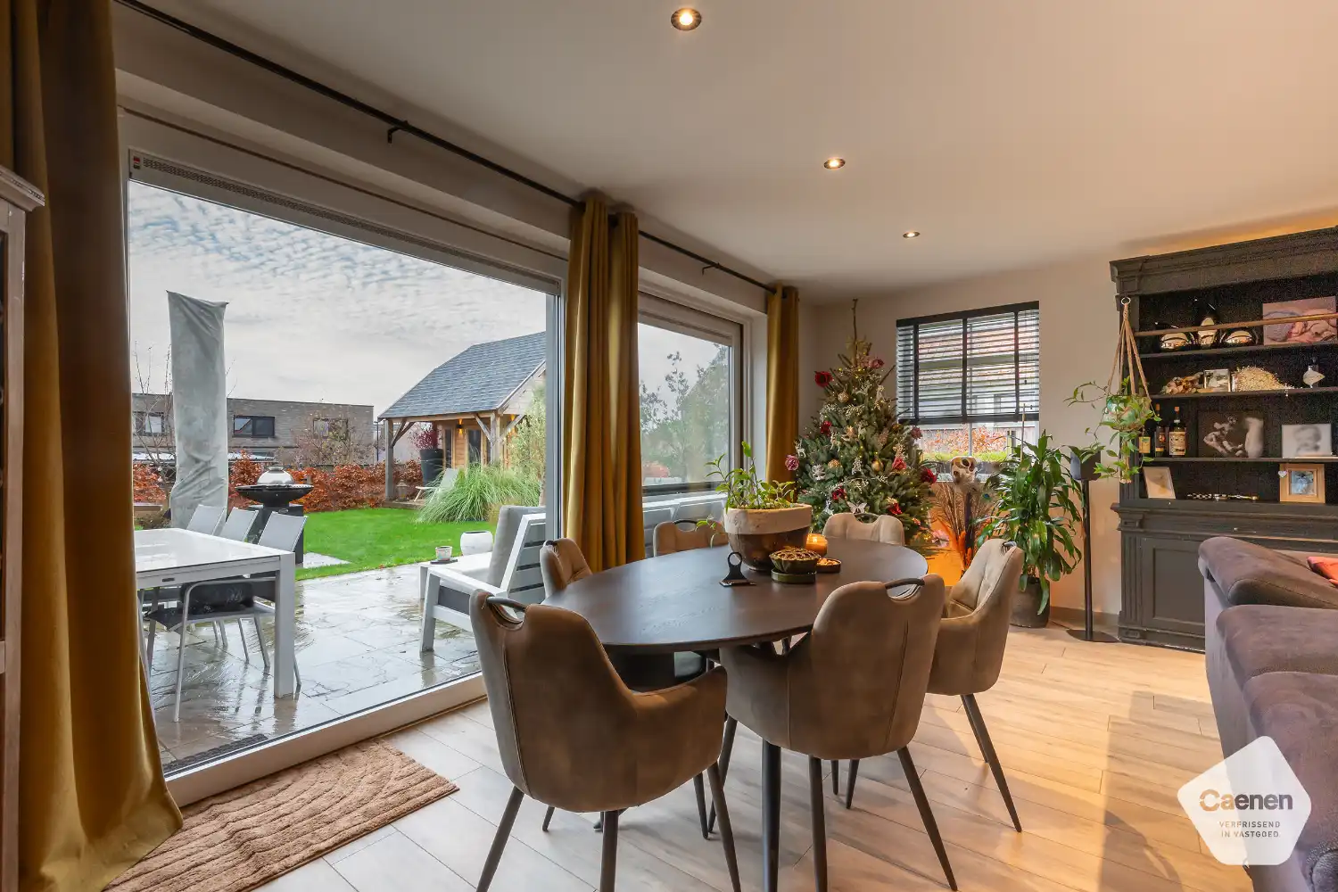 Recente instapklare woning ( BJ 2021) in een doodlopende straat met 4 slaapkamers, carport en tuin. foto 9