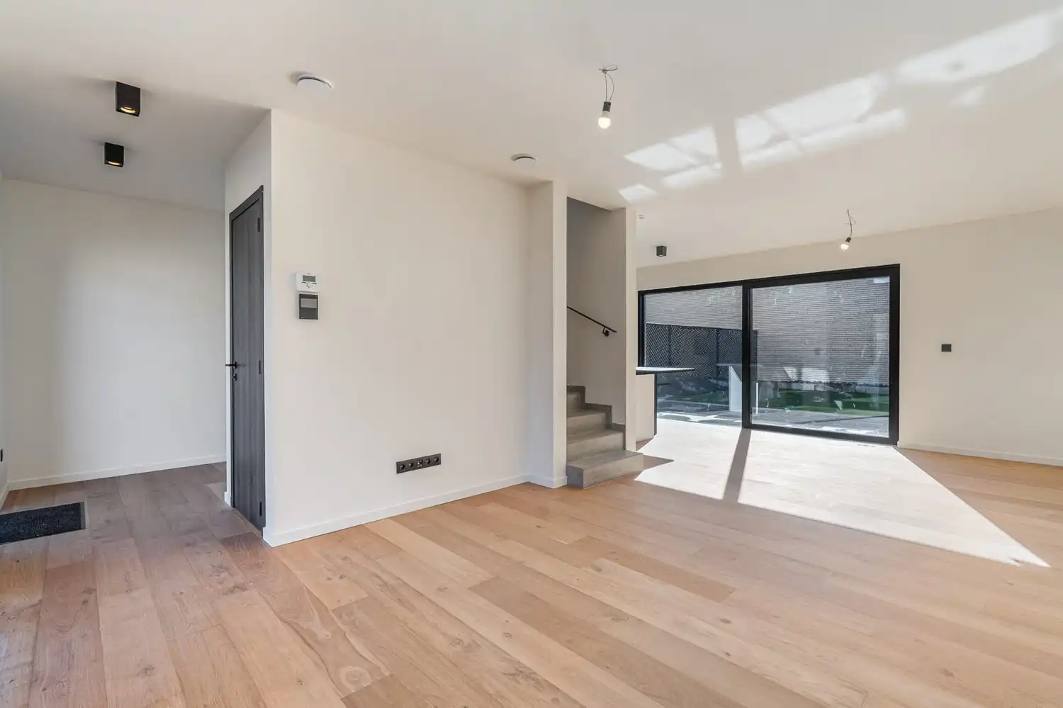 Instapklare nieuwbouw rijwoning met 3 slaapkamers en ruim terras! foto 3