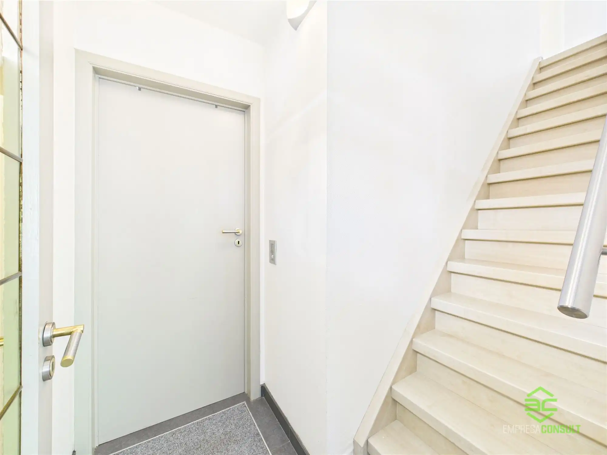 Instapklare gezinswoning met 3 slpk in Linkhout! foto 11