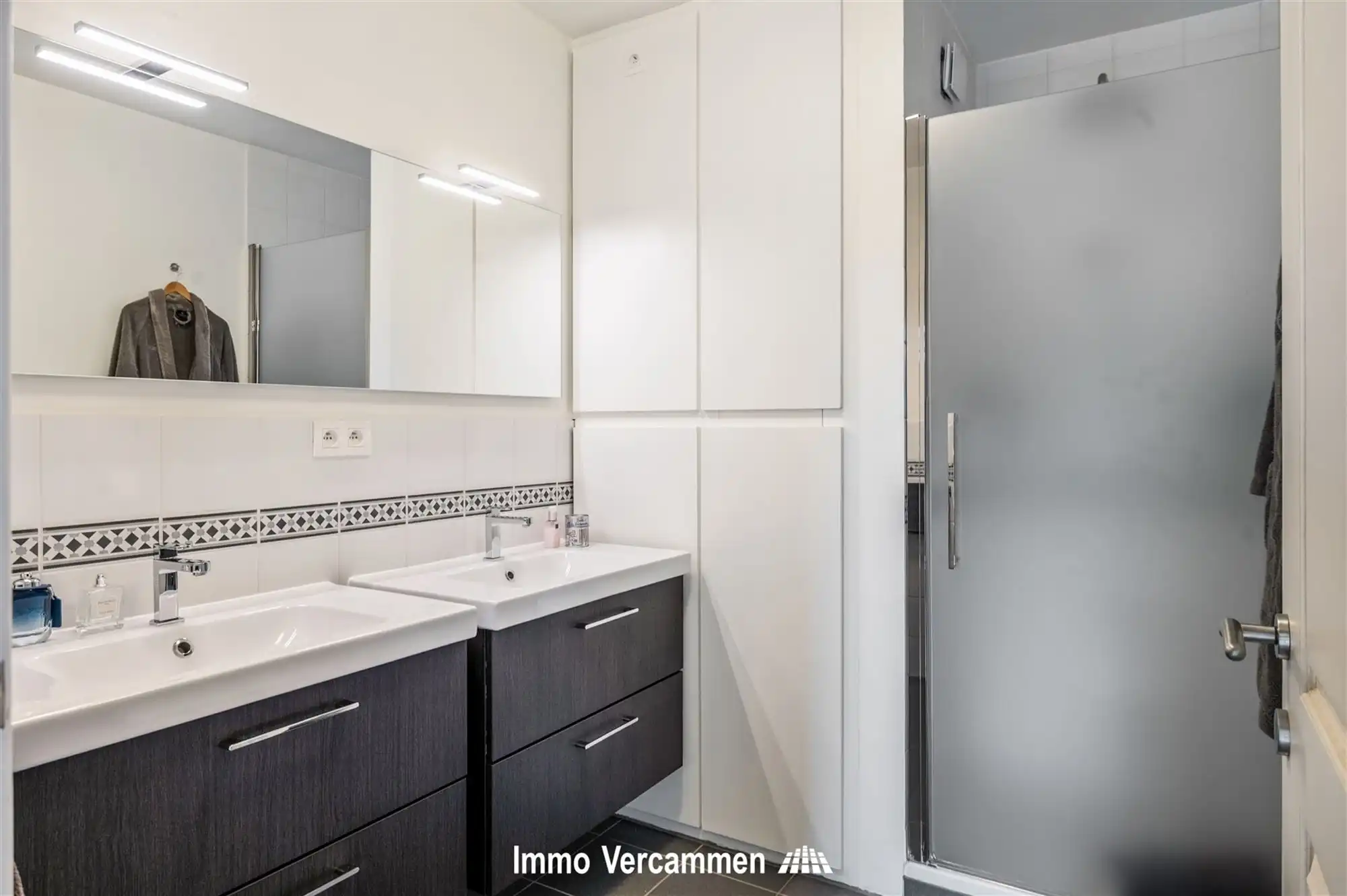 Elegante herenwoning met 4 slaapkamers, ruime zolder en zonnige tuin in Koningshooikt foto 13