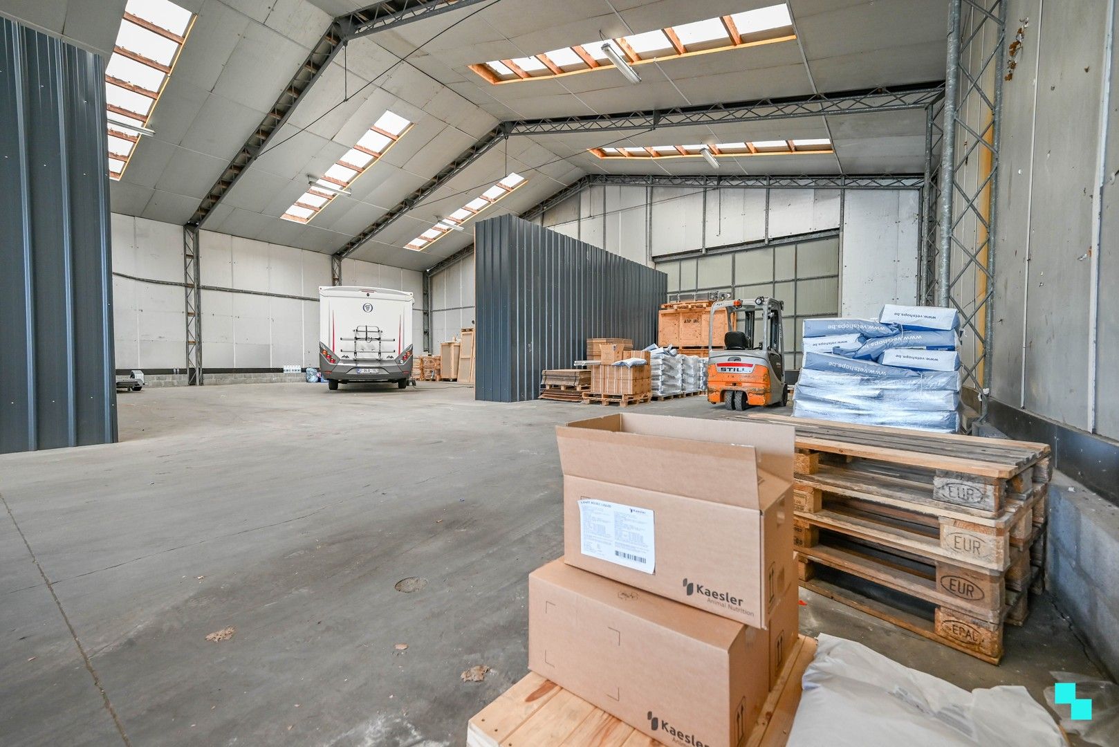 Ruime opslagplaats  van ca. 300 m² te Kachtem foto 3