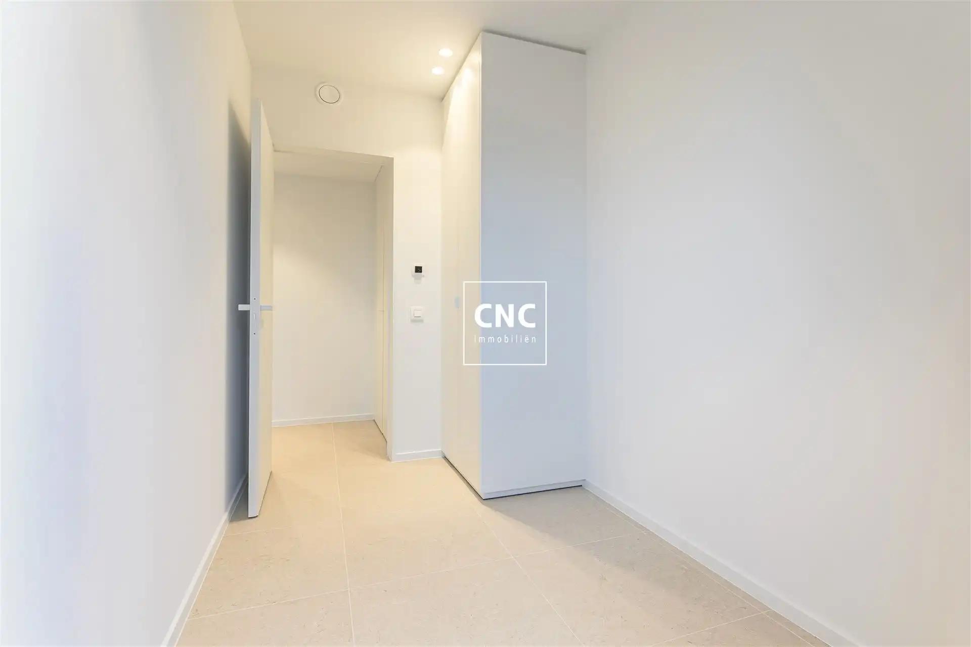 Stijlvol nieuwbouwappartement met zijdelings zeezicht foto 14