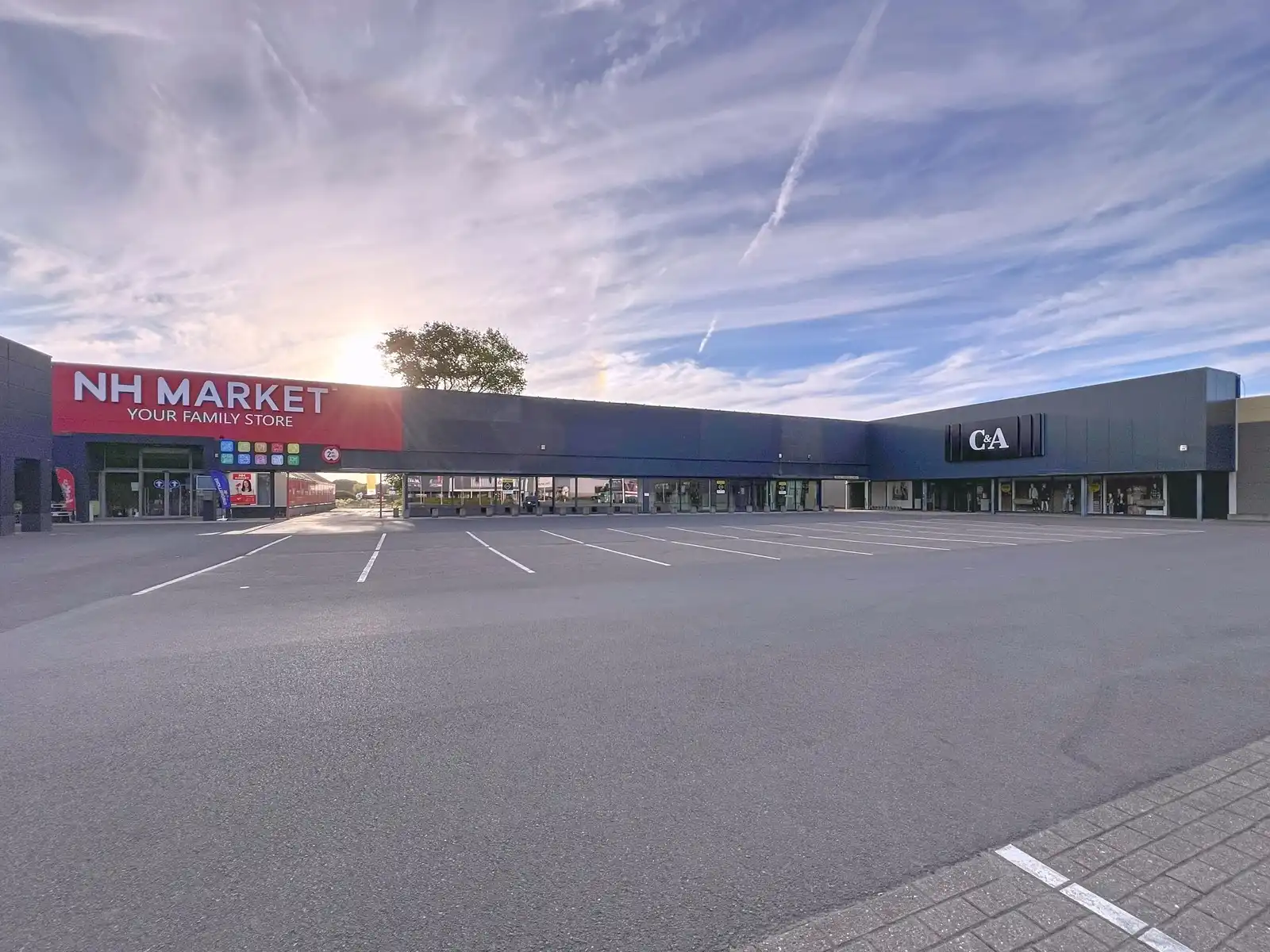 Instapklare baanwinkel op uiterst COMMERCIËLE TOP-ligging te Roeselare! foto 8