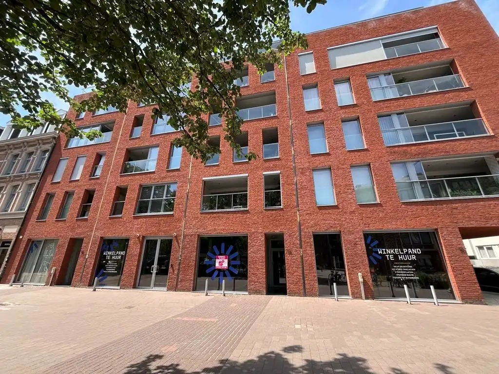 Ruim zichtbaar hoekpand in de Kloosterstraat foto 3