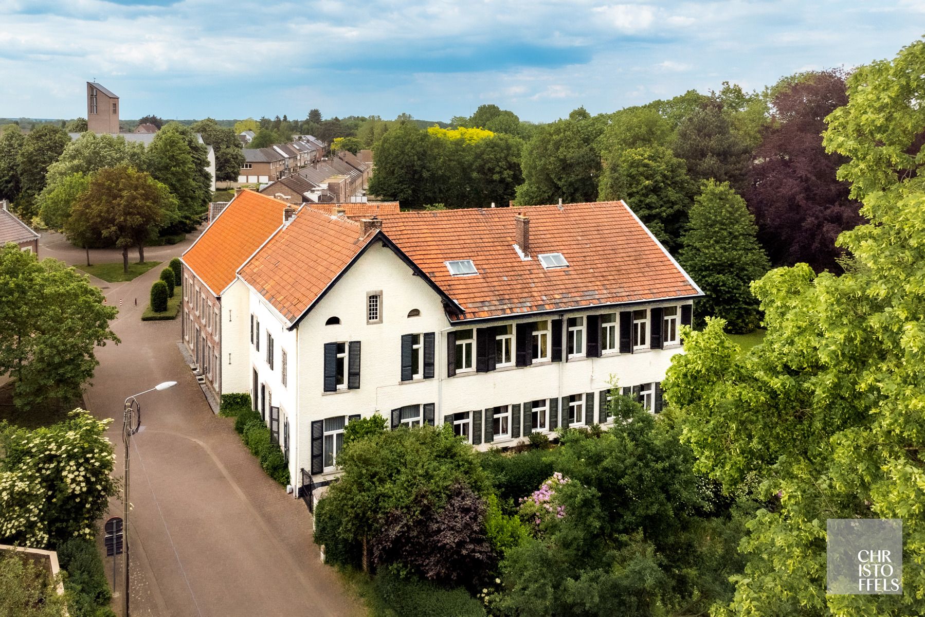 Hoofdfoto van de publicatie: Monumentaal herenhuis (719m²) met uitzonderlijke parktuin van 2.118m²