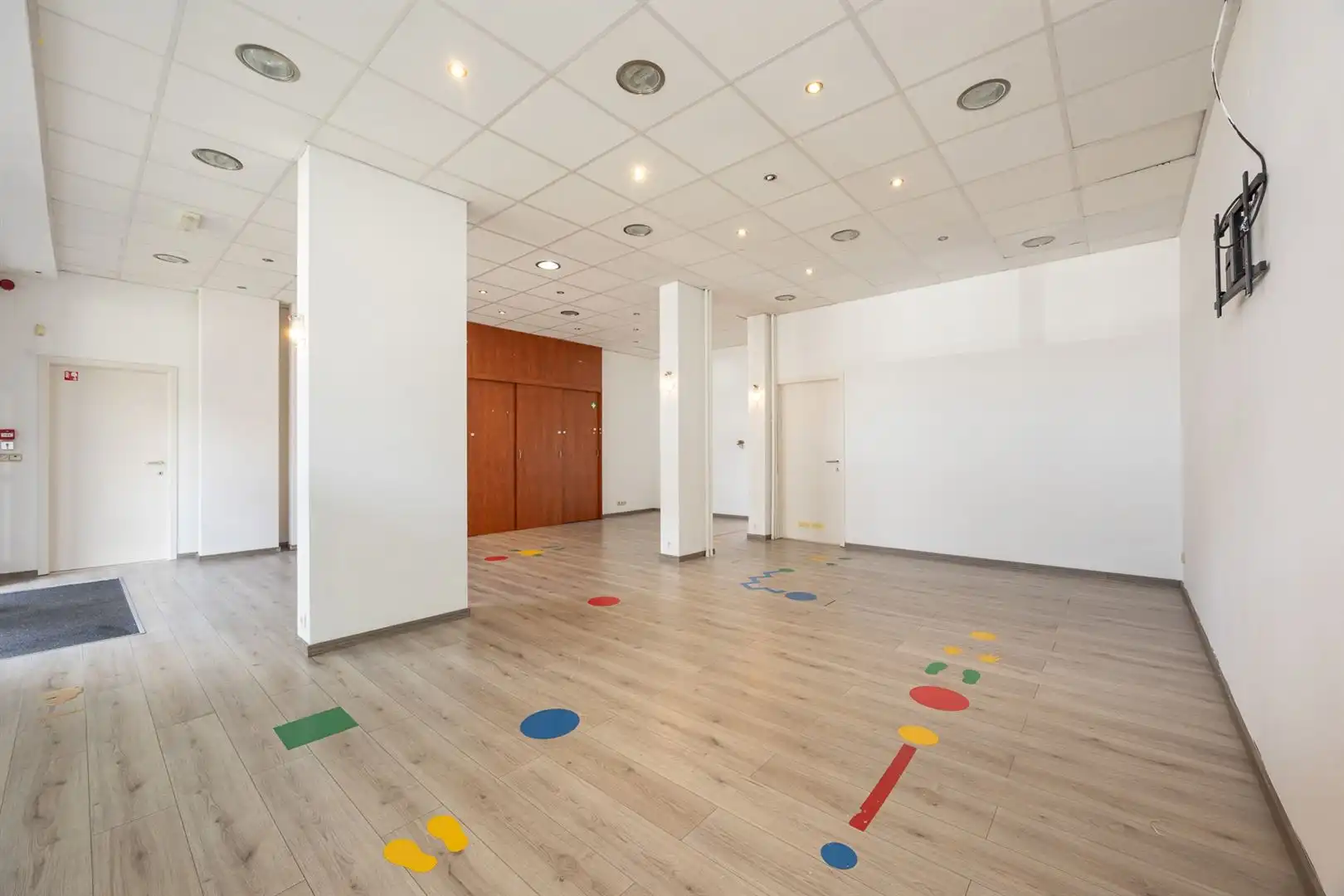 Veelzijdige commerciële ruimte met privé parkeerplaatsen  foto 6