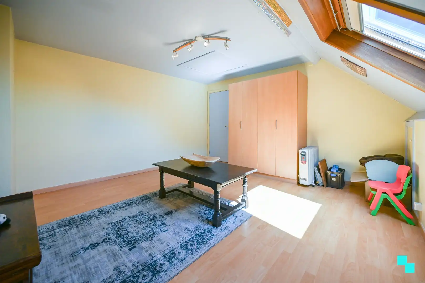 Zeer ruime woning met naastliggend interessant perceel te Izegem foto 29
