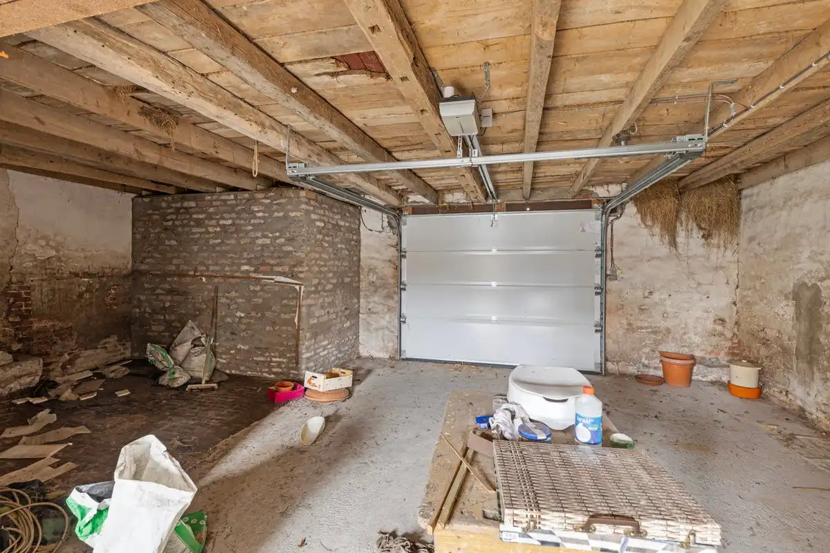 Veelzijdige te renoveren hoeve te koop in Jabbeke foto 10