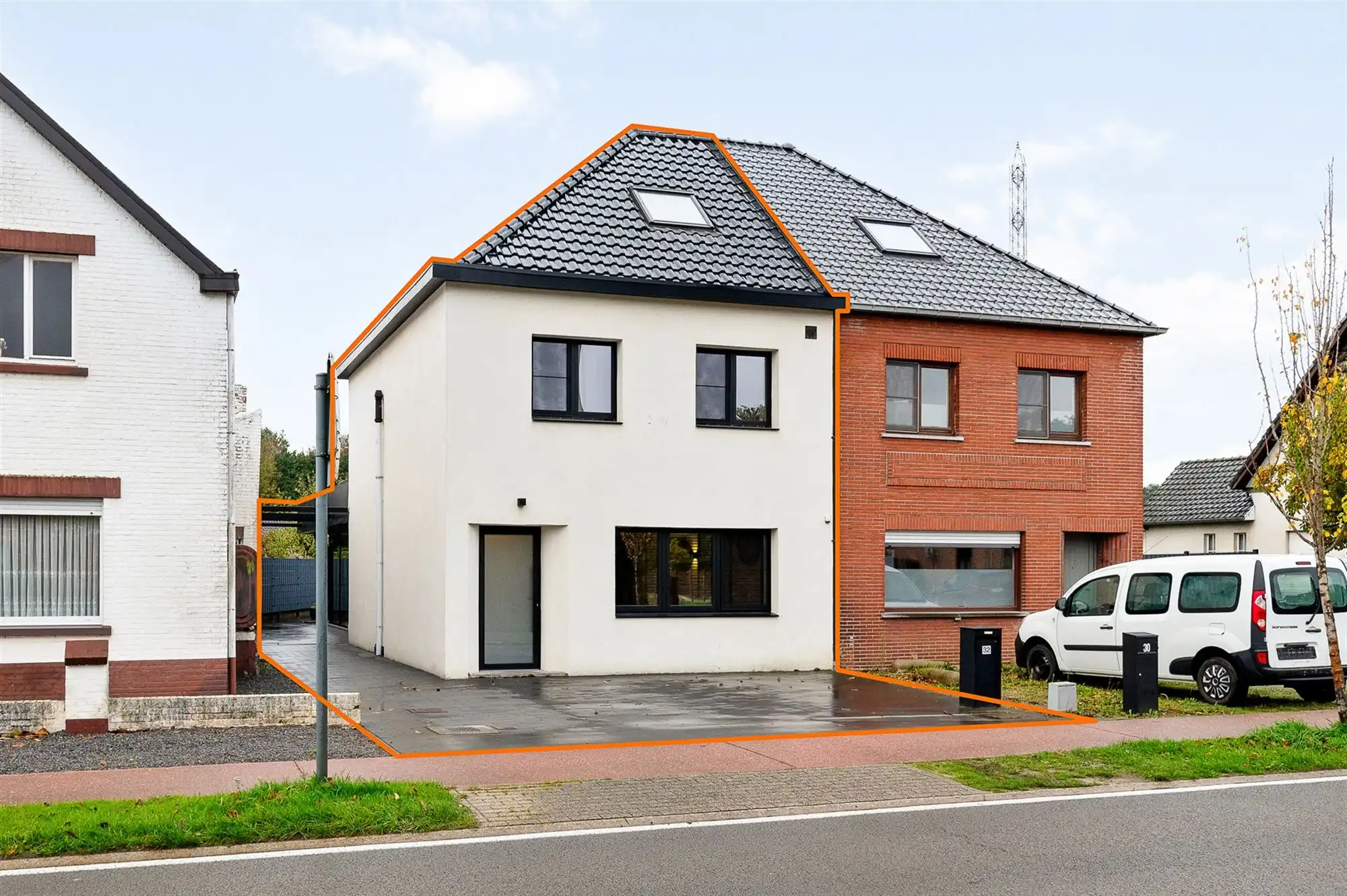 KNAP GERENOVEERDE WONING WONING MET 3SLAAPKAMERS OP EEN ZONNIG GEORIËNTEERD PERCEEL TE OOSTHAM foto {{pictureIndex}}