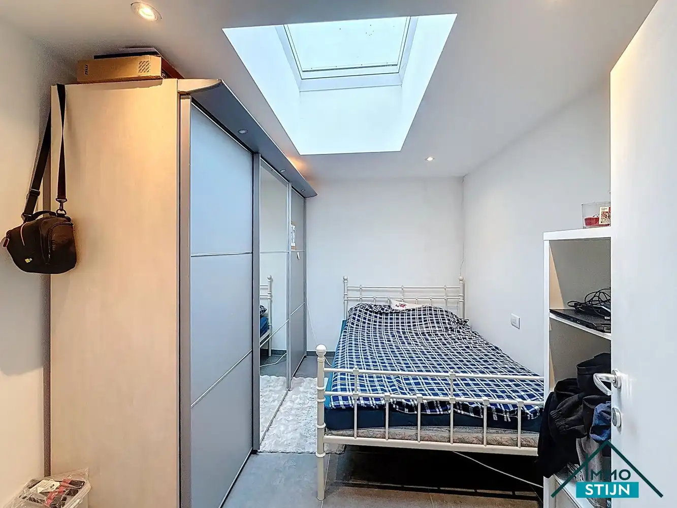 Recente duplex met drie slaapkamers en een garage foto 10