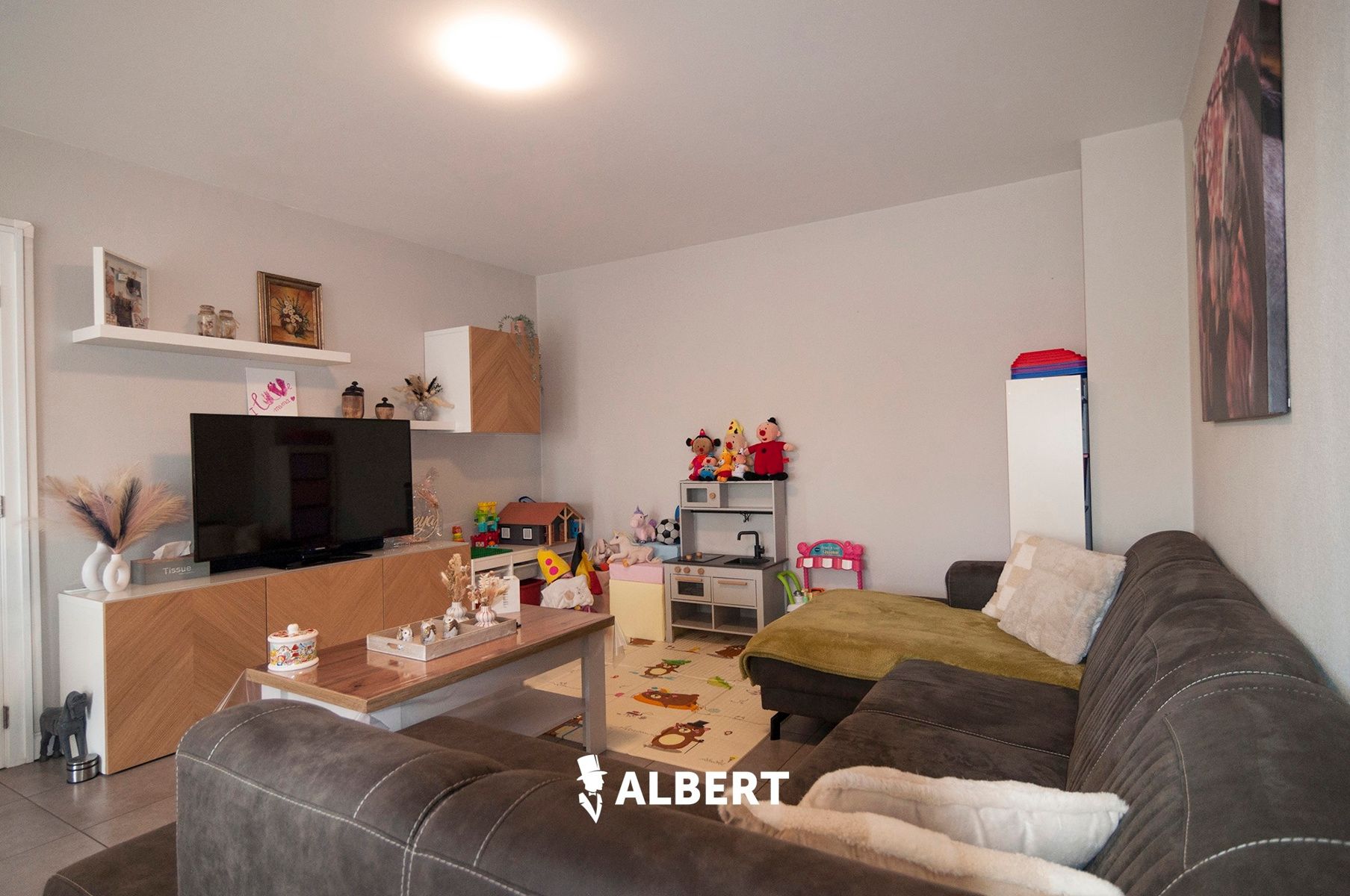 Instapklaar appartement , 2 Slaapkamers, met garage! foto 4